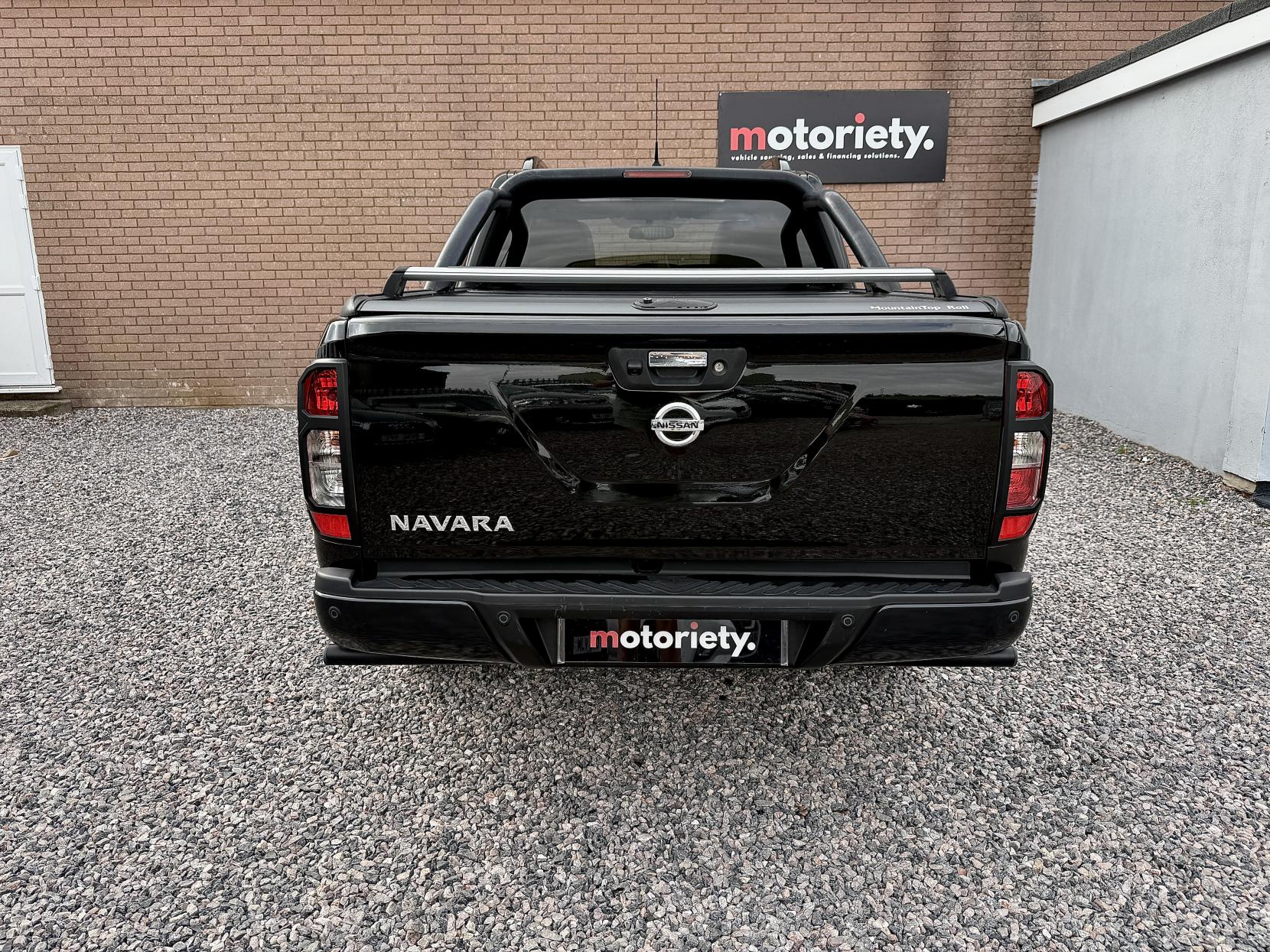 Nissan Navara 2.3 dCi N-Guard Pickup Double Cab 4dr Diesel Auto 4WD Euro 6 (190 ps)