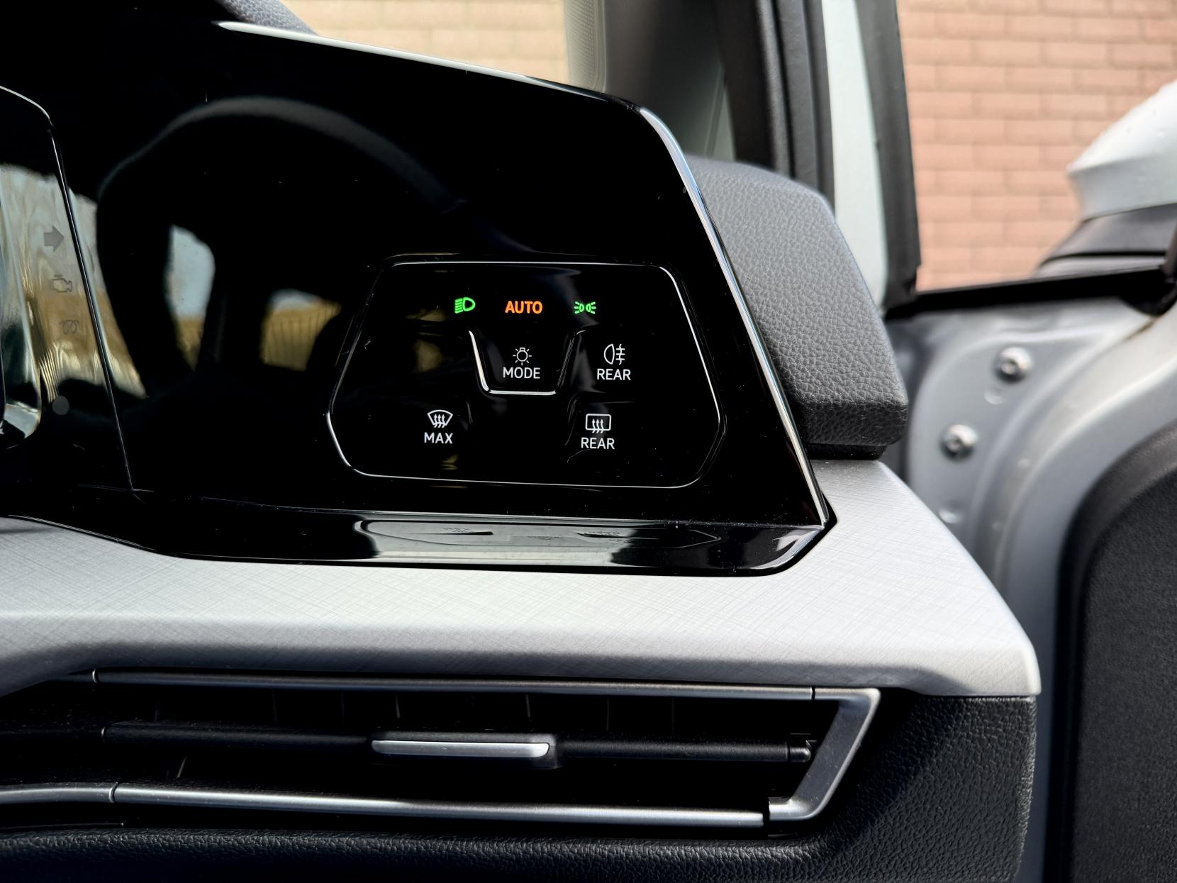 Volkswagen Golf 1.0 TSI Life Hatchback 5dr Petrol Manual Euro 6 (s/s) (110 ps)