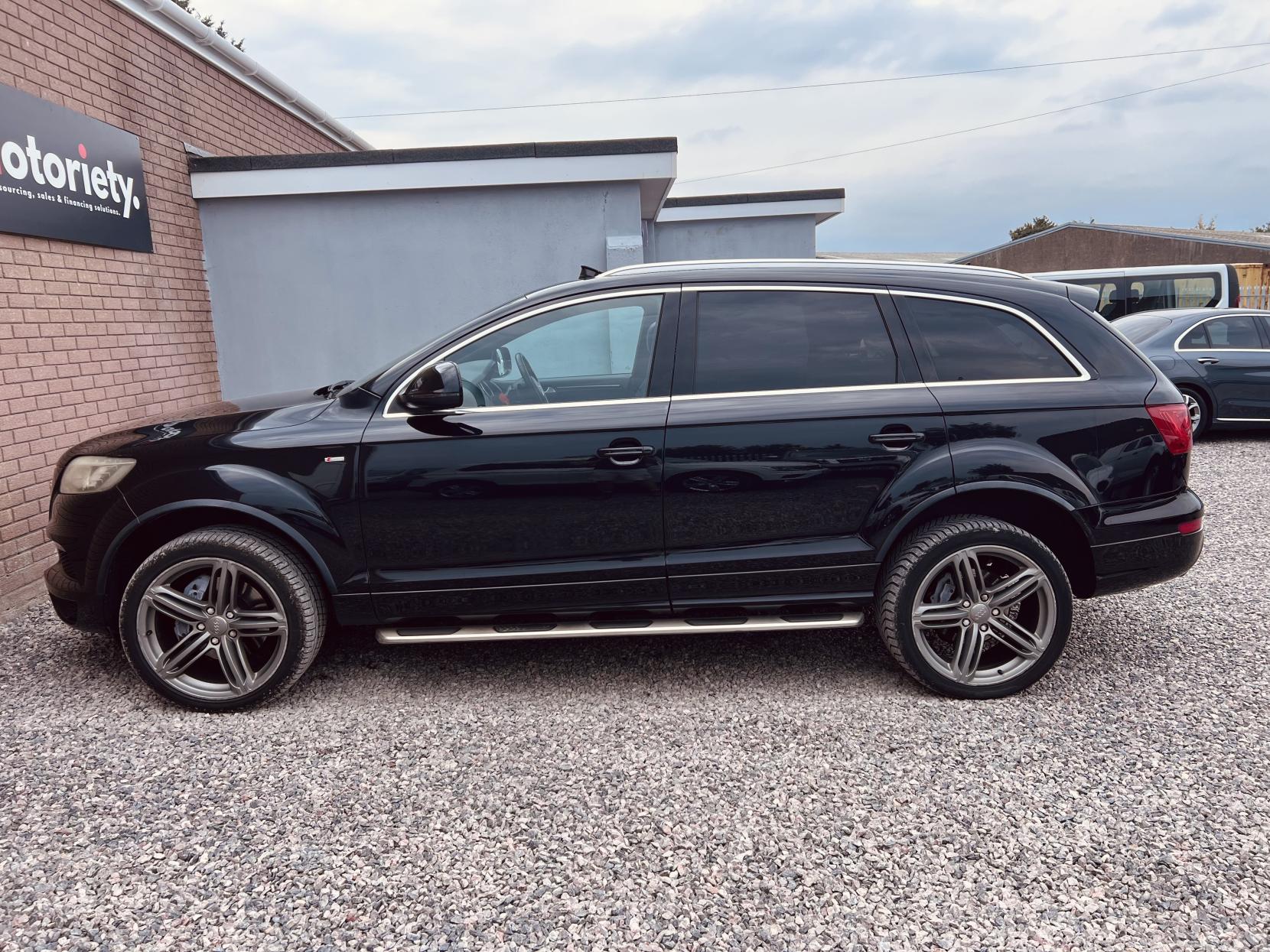 Audi Q7 3.0 TDI V6 S line SUV 5dr Diesel Tiptronic quattro Euro 5 (s/s) (245 ps)