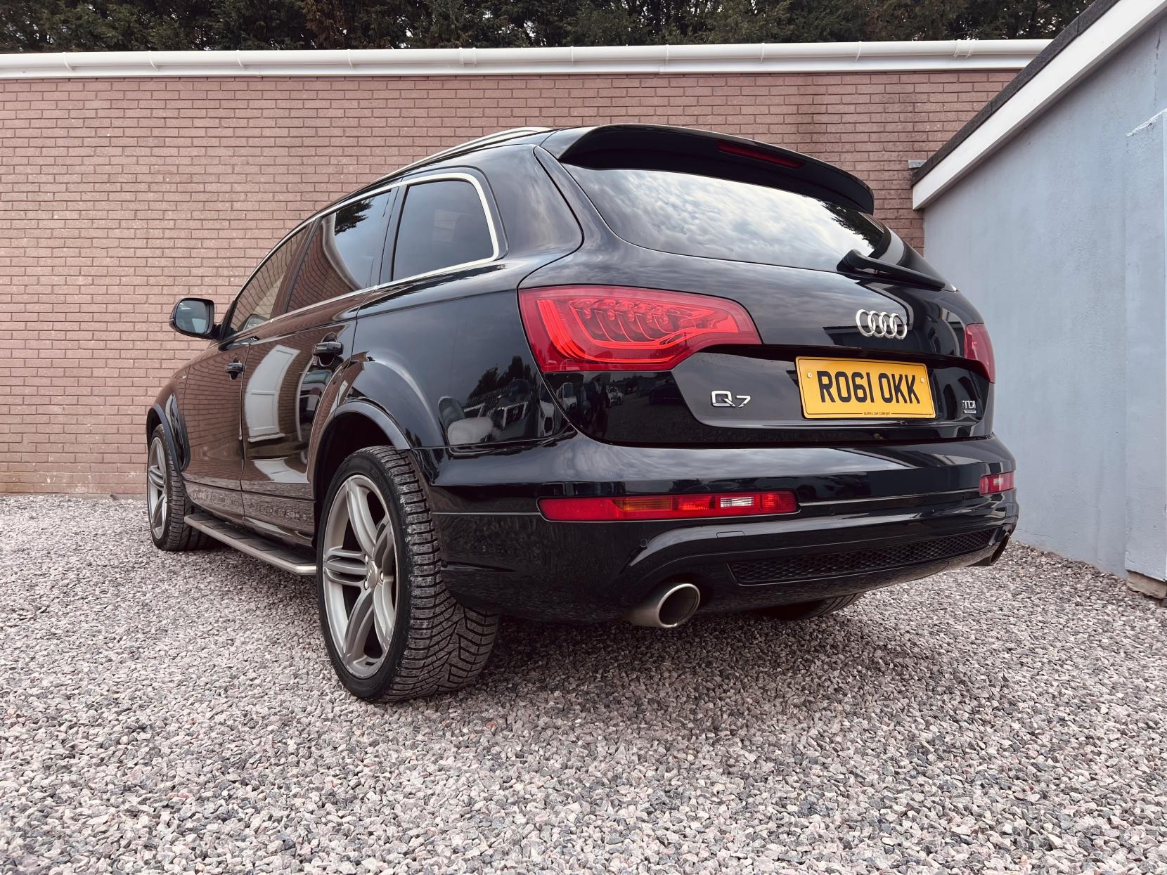 Audi Q7 3.0 TDI V6 S line SUV 5dr Diesel Tiptronic quattro Euro 5 (s/s) (245 ps)
