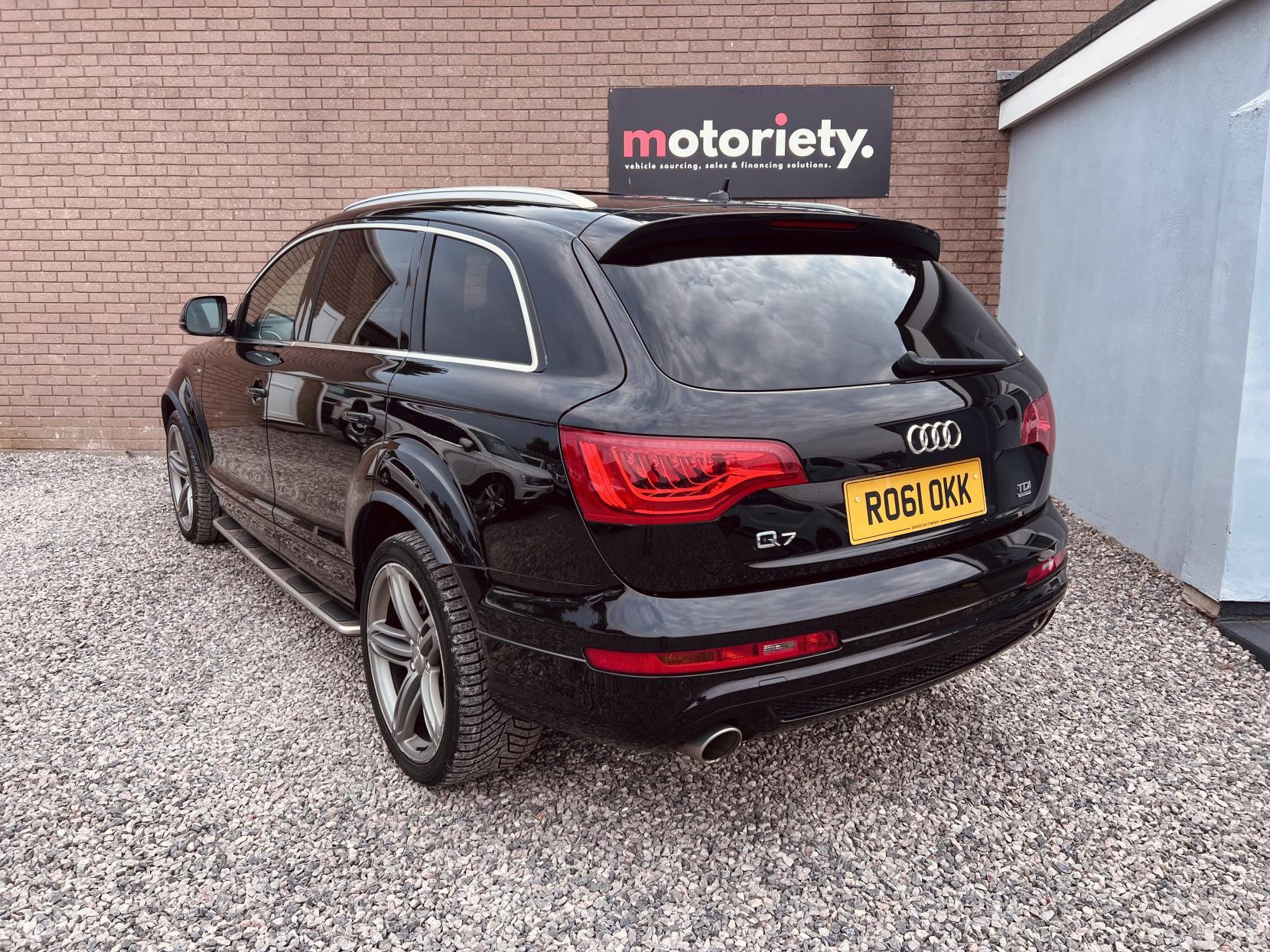 Audi Q7 3.0 TDI V6 S line SUV 5dr Diesel Tiptronic quattro Euro 5 (s/s) (245 ps)