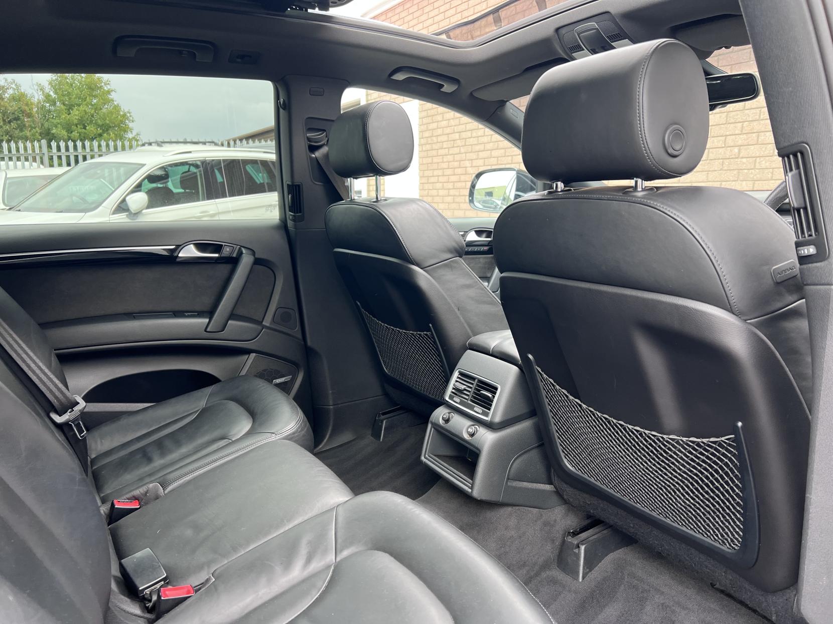 Audi Q7 3.0 TDI V6 S line SUV 5dr Diesel Tiptronic quattro Euro 5 (s/s) (245 ps)