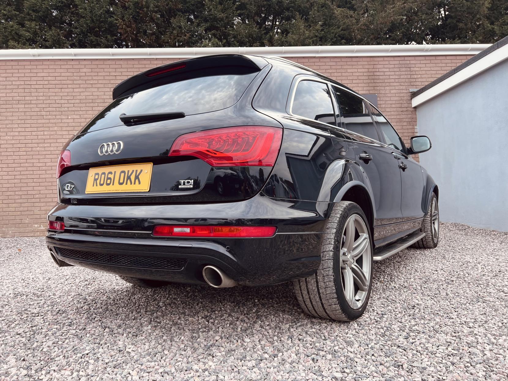 Audi Q7 3.0 TDI V6 S line SUV 5dr Diesel Tiptronic quattro Euro 5 (s/s) (245 ps)