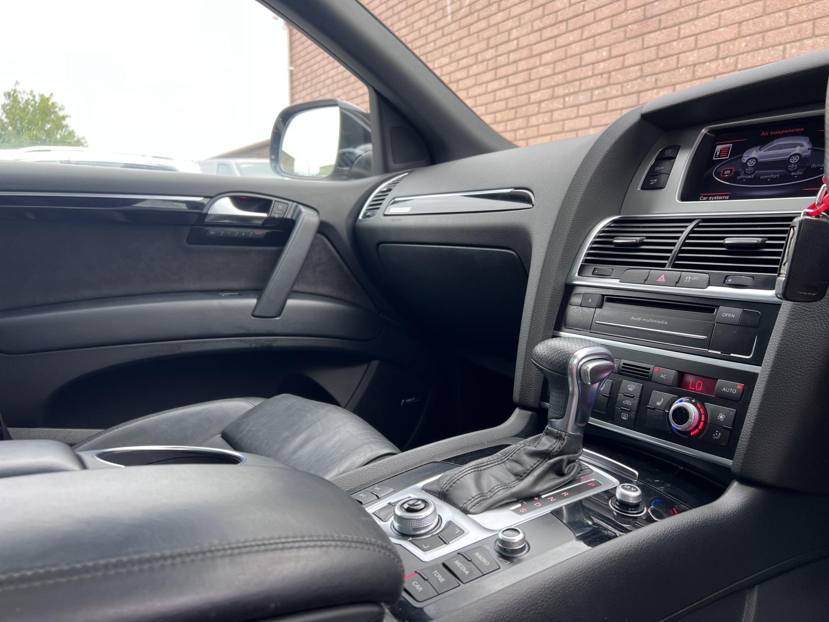 Audi Q7 3.0 TDI V6 S line SUV 5dr Diesel Tiptronic quattro Euro 5 (s/s) (245 ps)