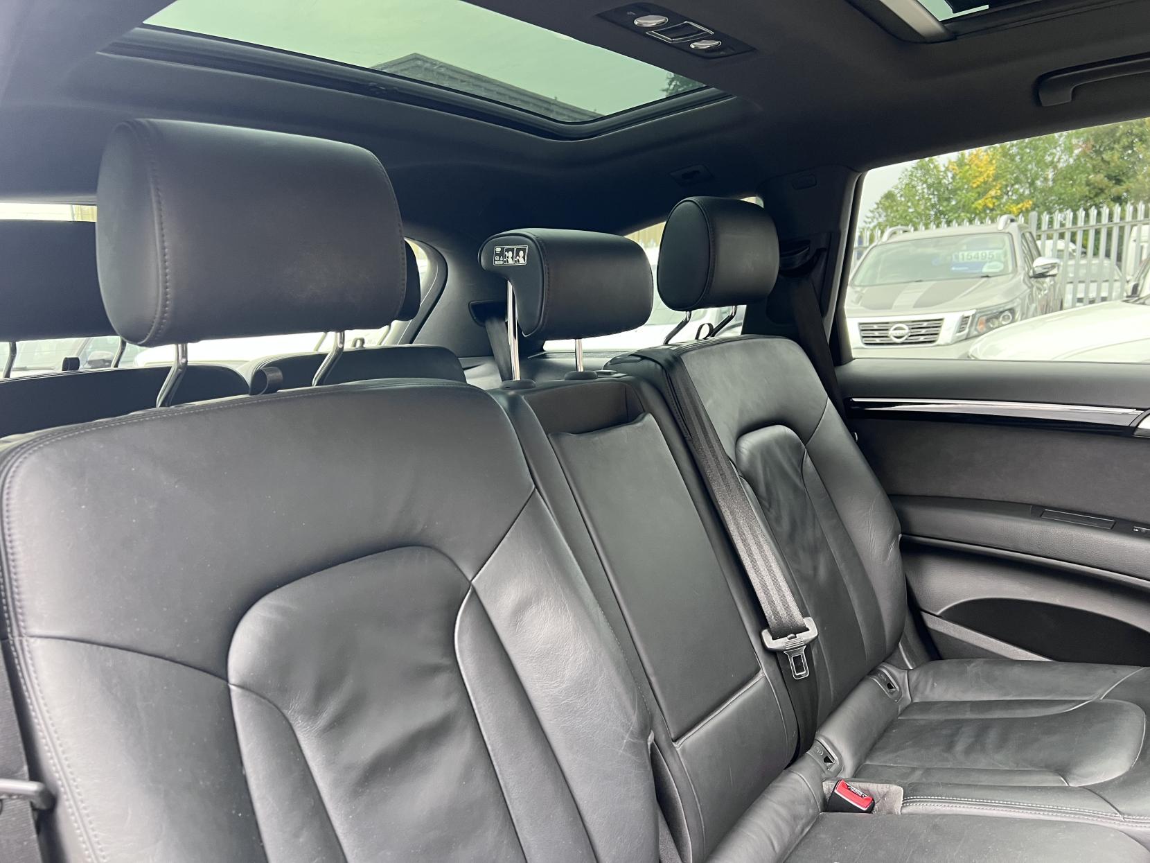Audi Q7 3.0 TDI V6 S line SUV 5dr Diesel Tiptronic quattro Euro 5 (s/s) (245 ps)