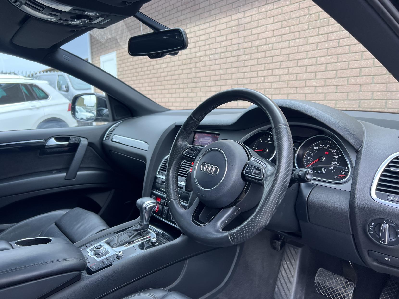Audi Q7 3.0 TDI V6 S line SUV 5dr Diesel Tiptronic quattro Euro 5 (s/s) (245 ps)