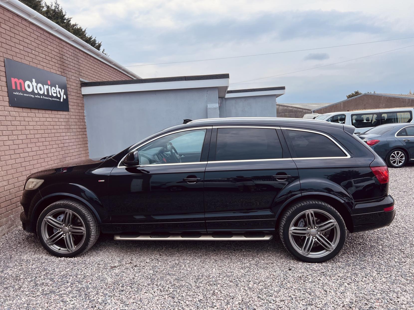 Audi Q7 3.0 TDI V6 S line SUV 5dr Diesel Tiptronic quattro Euro 5 (s/s) (245 ps)