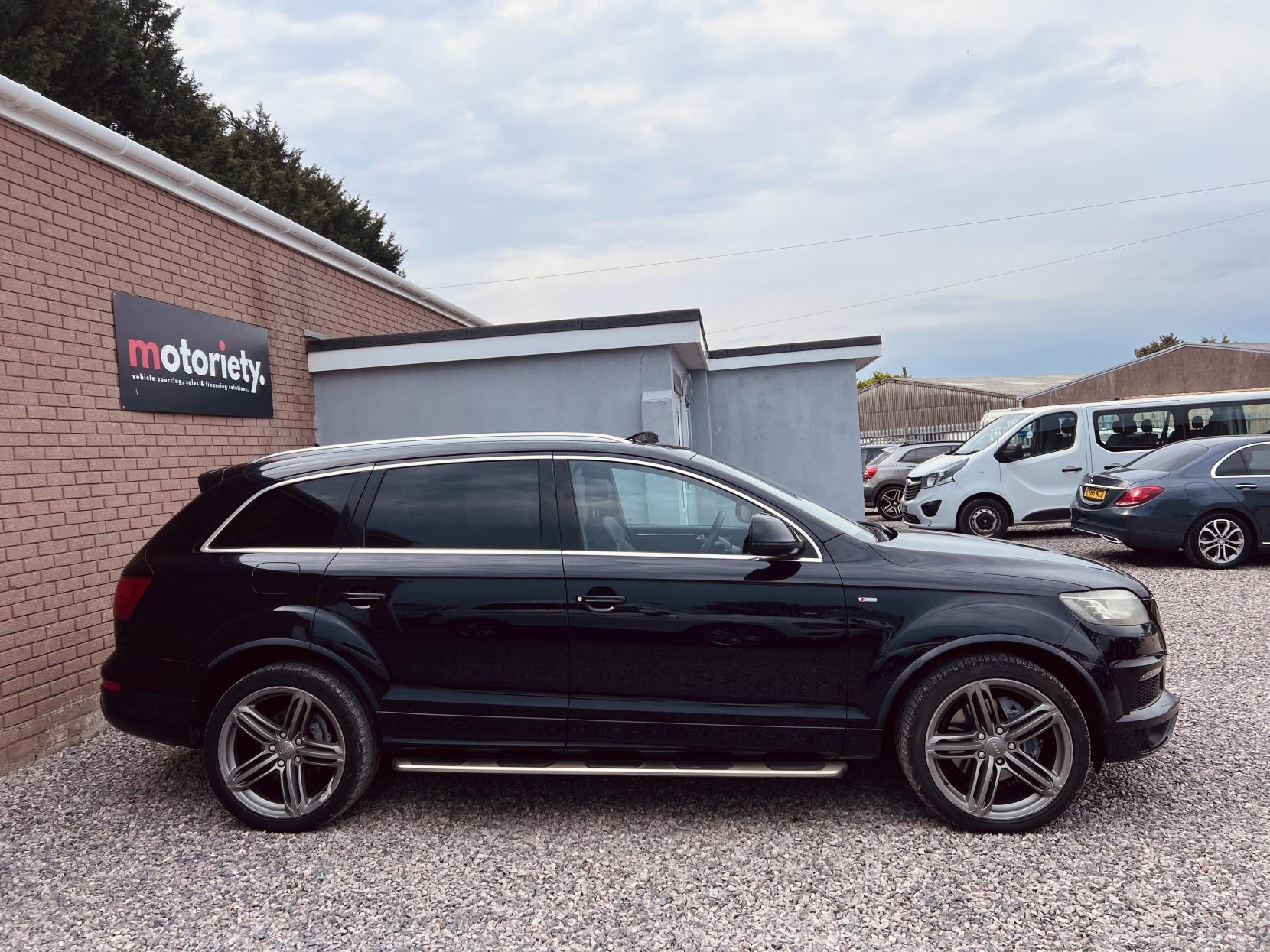 Audi Q7 3.0 TDI V6 S line SUV 5dr Diesel Tiptronic quattro Euro 5 (s/s) (245 ps)