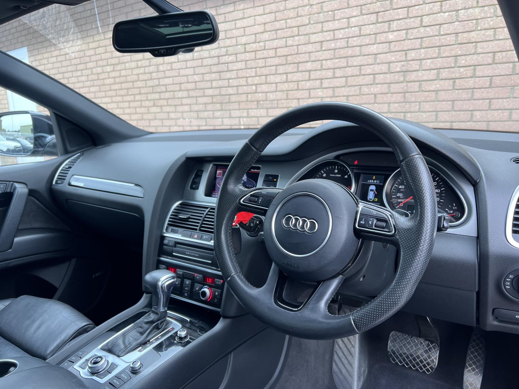 Audi Q7 3.0 TDI V6 S line SUV 5dr Diesel Tiptronic quattro Euro 5 (s/s) (245 ps)