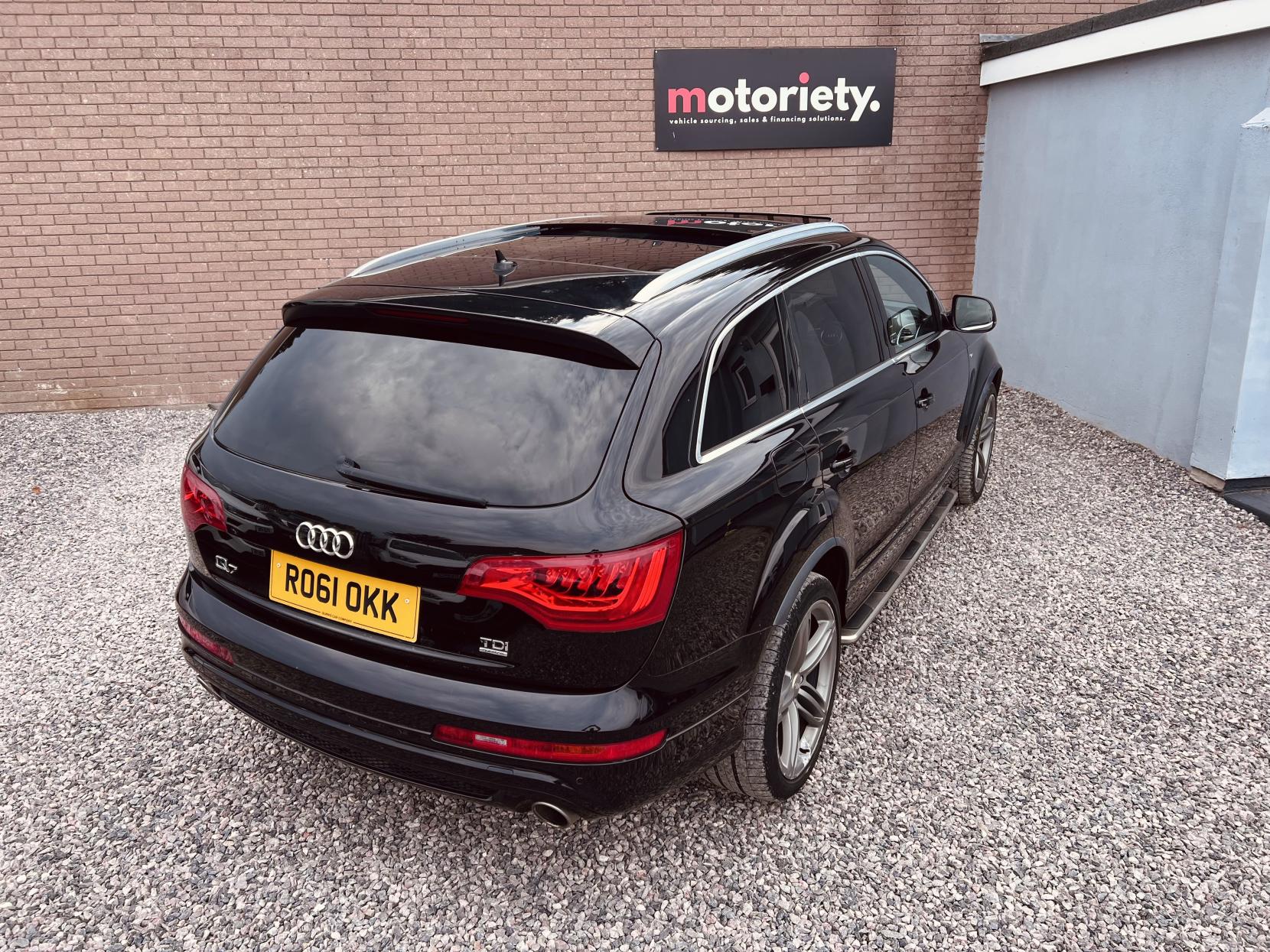 Audi Q7 3.0 TDI V6 S line SUV 5dr Diesel Tiptronic quattro Euro 5 (s/s) (245 ps)