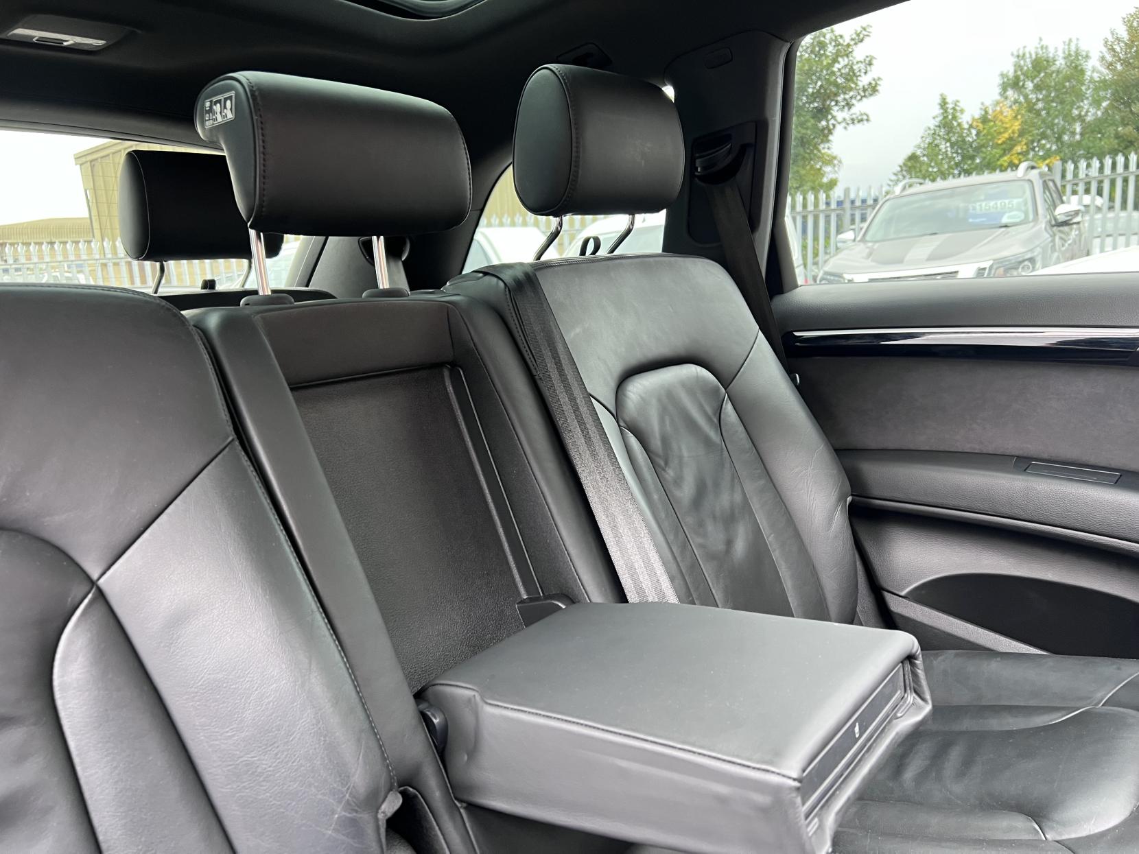 Audi Q7 3.0 TDI V6 S line SUV 5dr Diesel Tiptronic quattro Euro 5 (s/s) (245 ps)