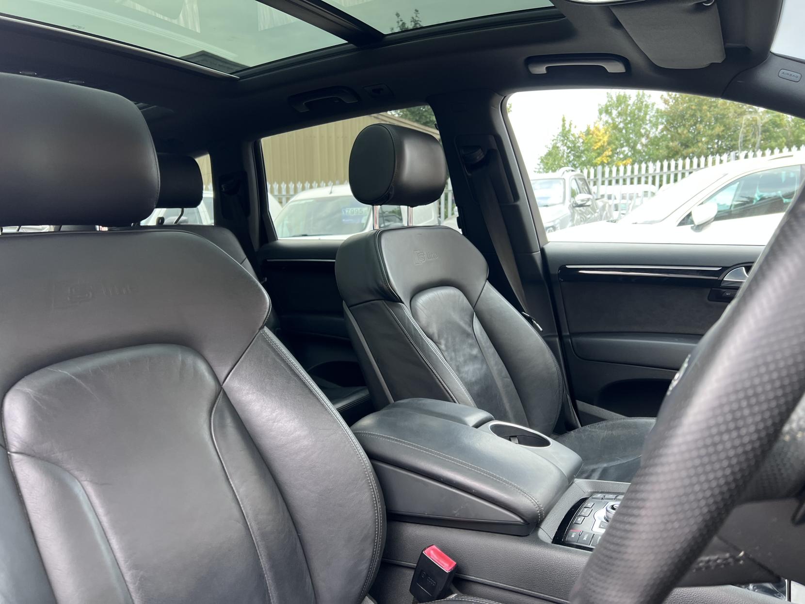Audi Q7 3.0 TDI V6 S line SUV 5dr Diesel Tiptronic quattro Euro 5 (s/s) (245 ps)
