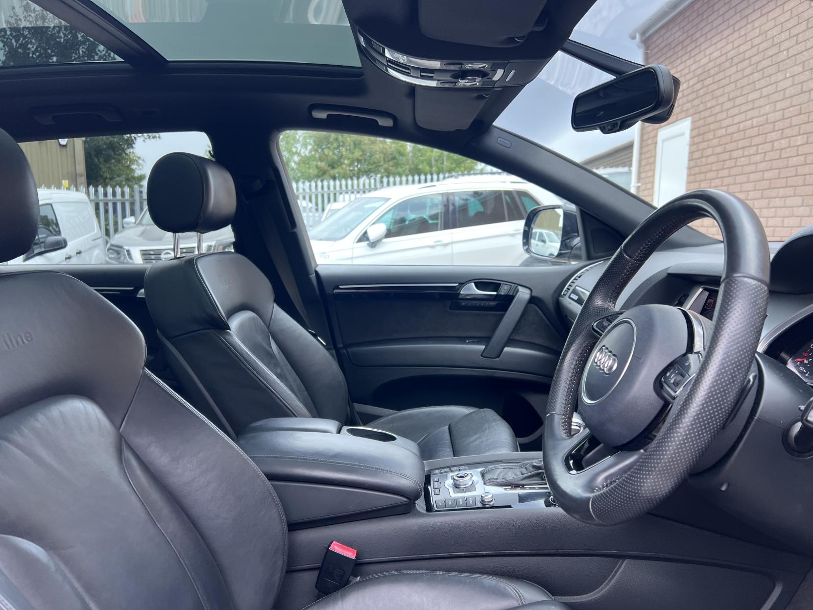 Audi Q7 3.0 TDI V6 S line SUV 5dr Diesel Tiptronic quattro Euro 5 (s/s) (245 ps)