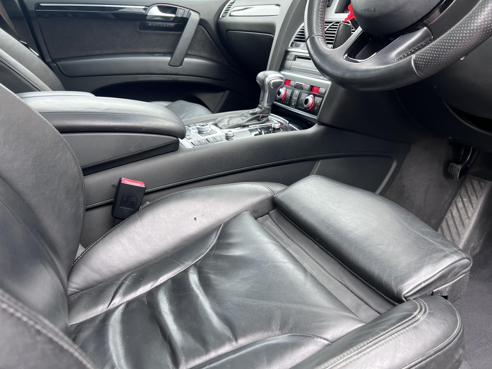 Audi Q7 3.0 TDI V6 S line SUV 5dr Diesel Tiptronic quattro Euro 5 (s/s) (245 ps)