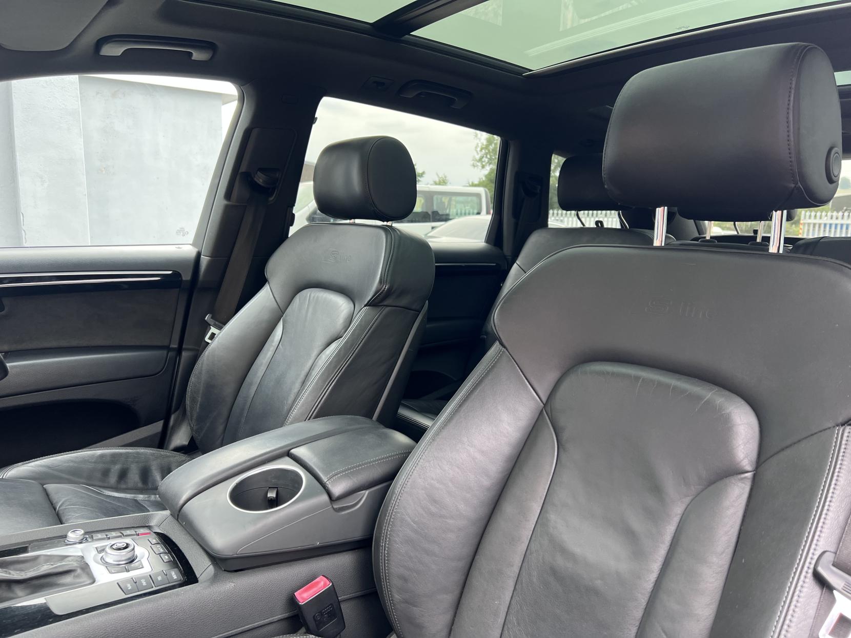 Audi Q7 3.0 TDI V6 S line SUV 5dr Diesel Tiptronic quattro Euro 5 (s/s) (245 ps)