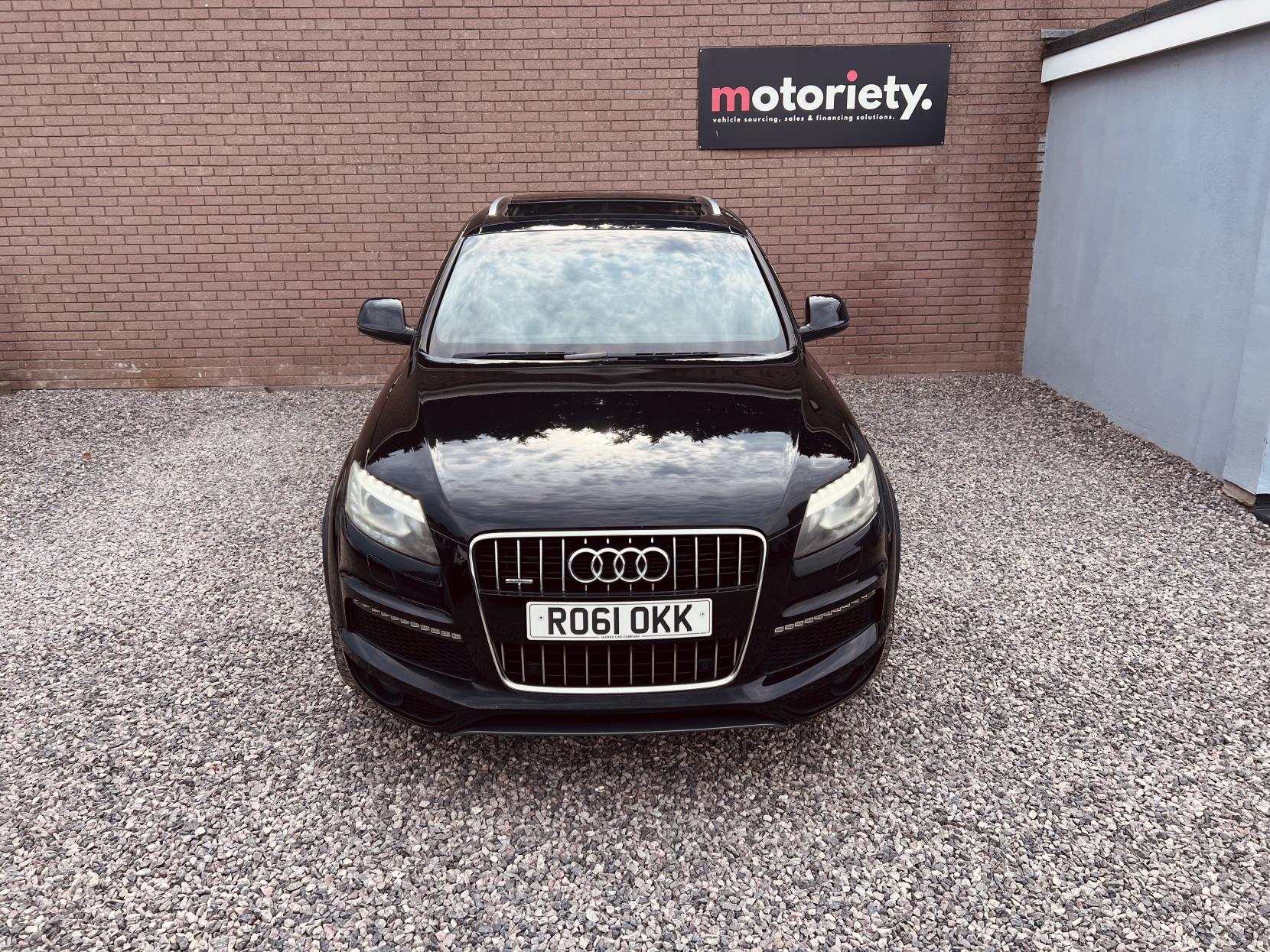 Audi Q7 3.0 TDI V6 S line SUV 5dr Diesel Tiptronic quattro Euro 5 (s/s) (245 ps)