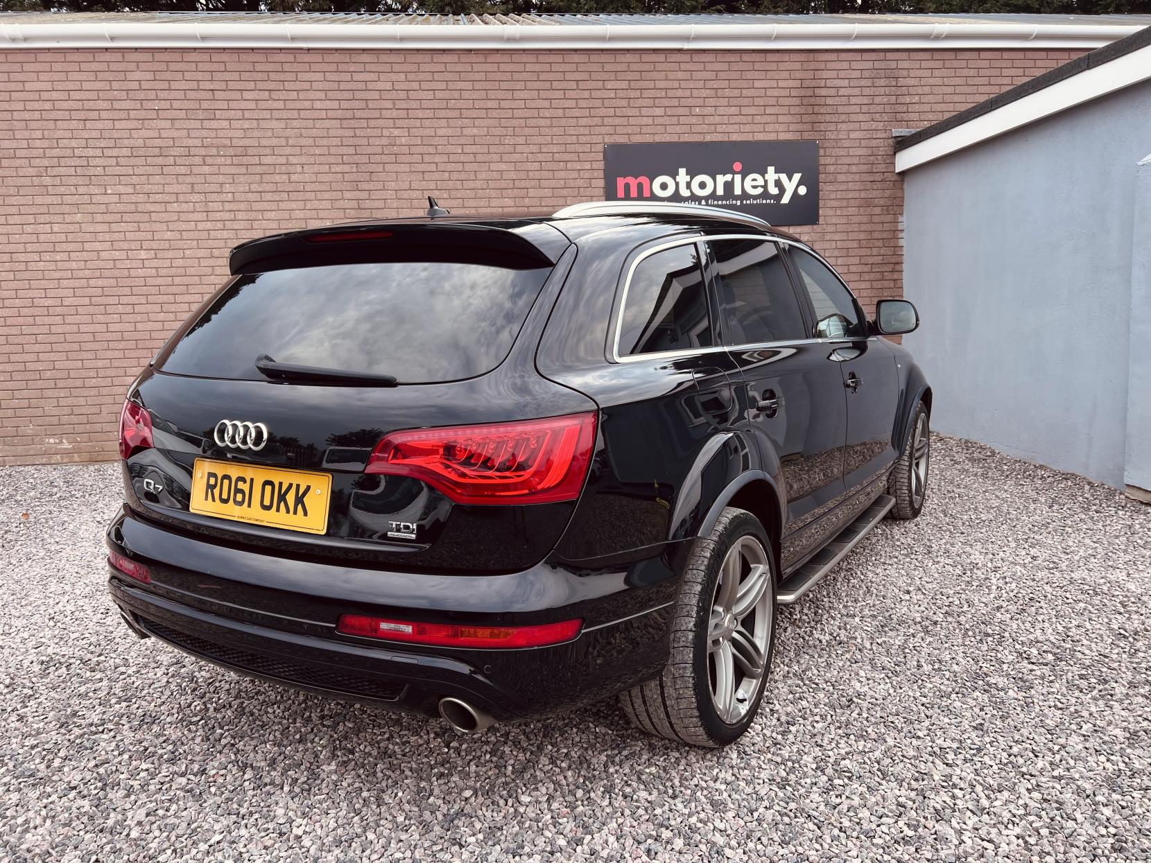 Audi Q7 3.0 TDI V6 S line SUV 5dr Diesel Tiptronic quattro Euro 5 (s/s) (245 ps)