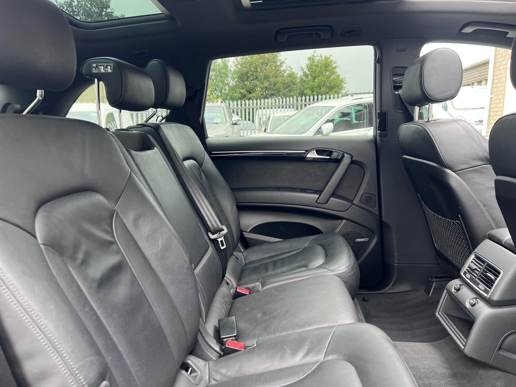 Audi Q7 3.0 TDI V6 S line SUV 5dr Diesel Tiptronic quattro Euro 5 (s/s) (245 ps)