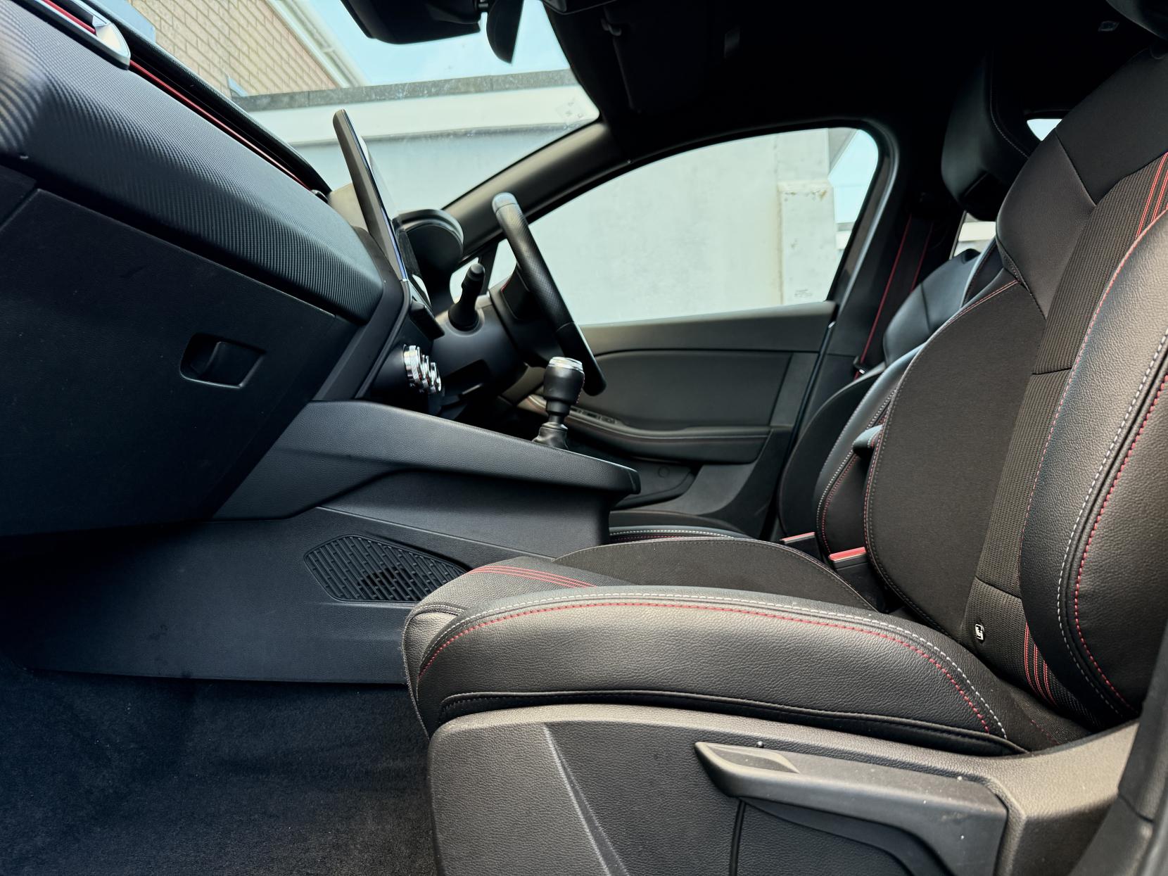 Renault Clio 1.0 TCe RS Line Hatchback 5dr Petrol Manual Euro 6 (s/s) (90 ps)