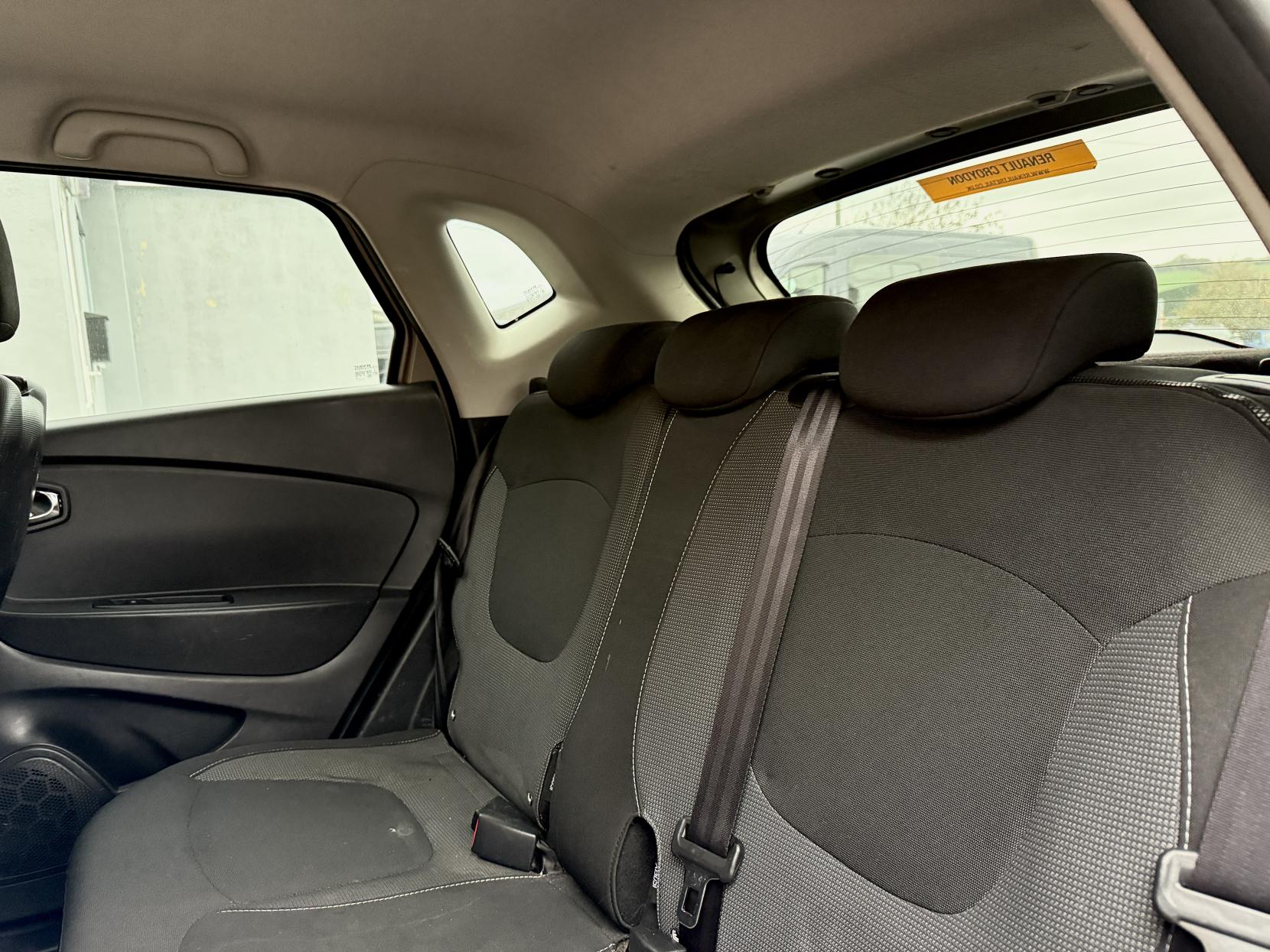 Renault Captur 1.5 dCi ENERGY Dynamique S MediaNav SUV 5dr Diesel Manual Euro 5 (s/s) (90 ps)