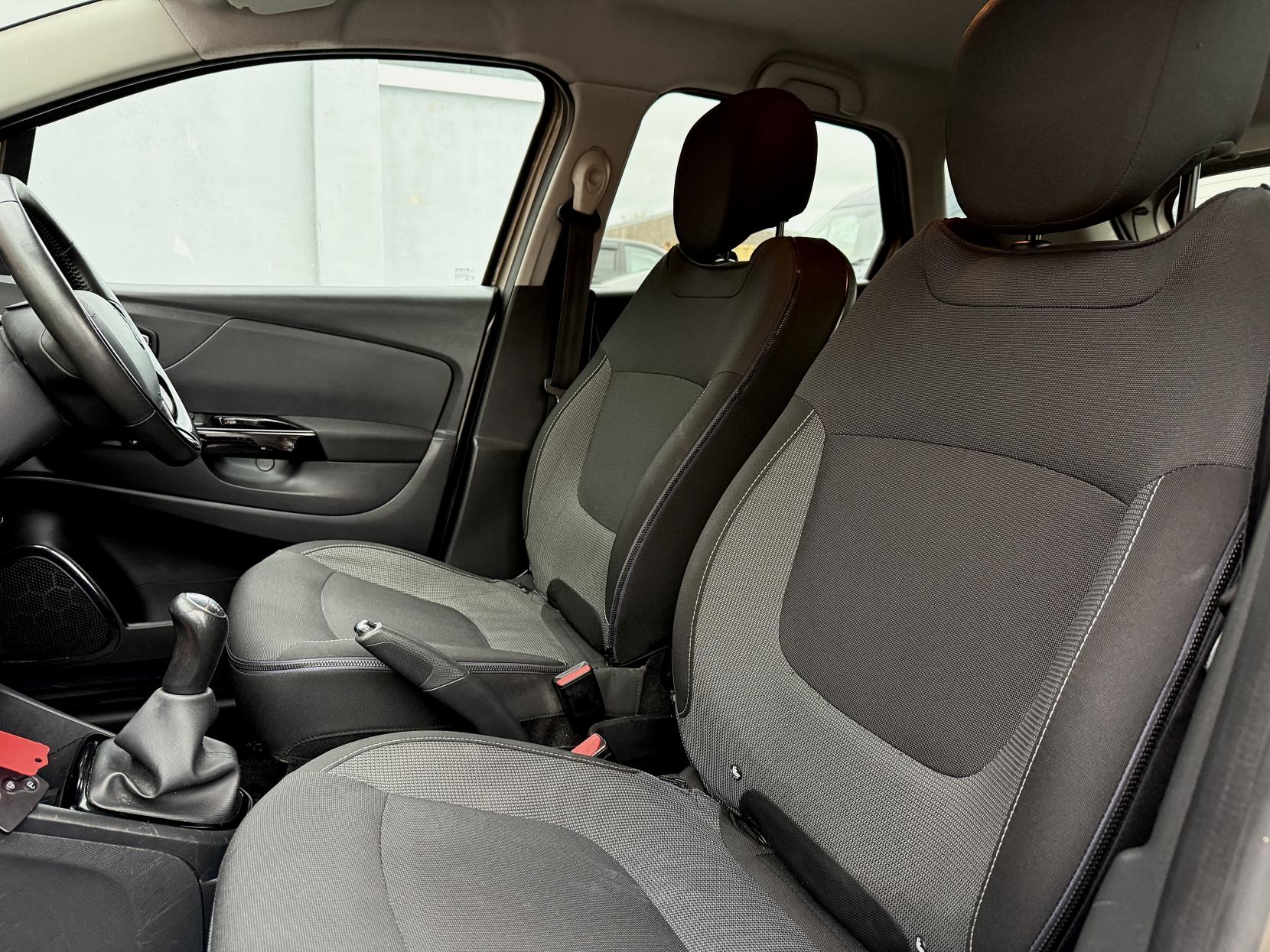 Renault Captur 1.5 dCi ENERGY Dynamique S MediaNav SUV 5dr Diesel Manual Euro 5 (s/s) (90 ps)