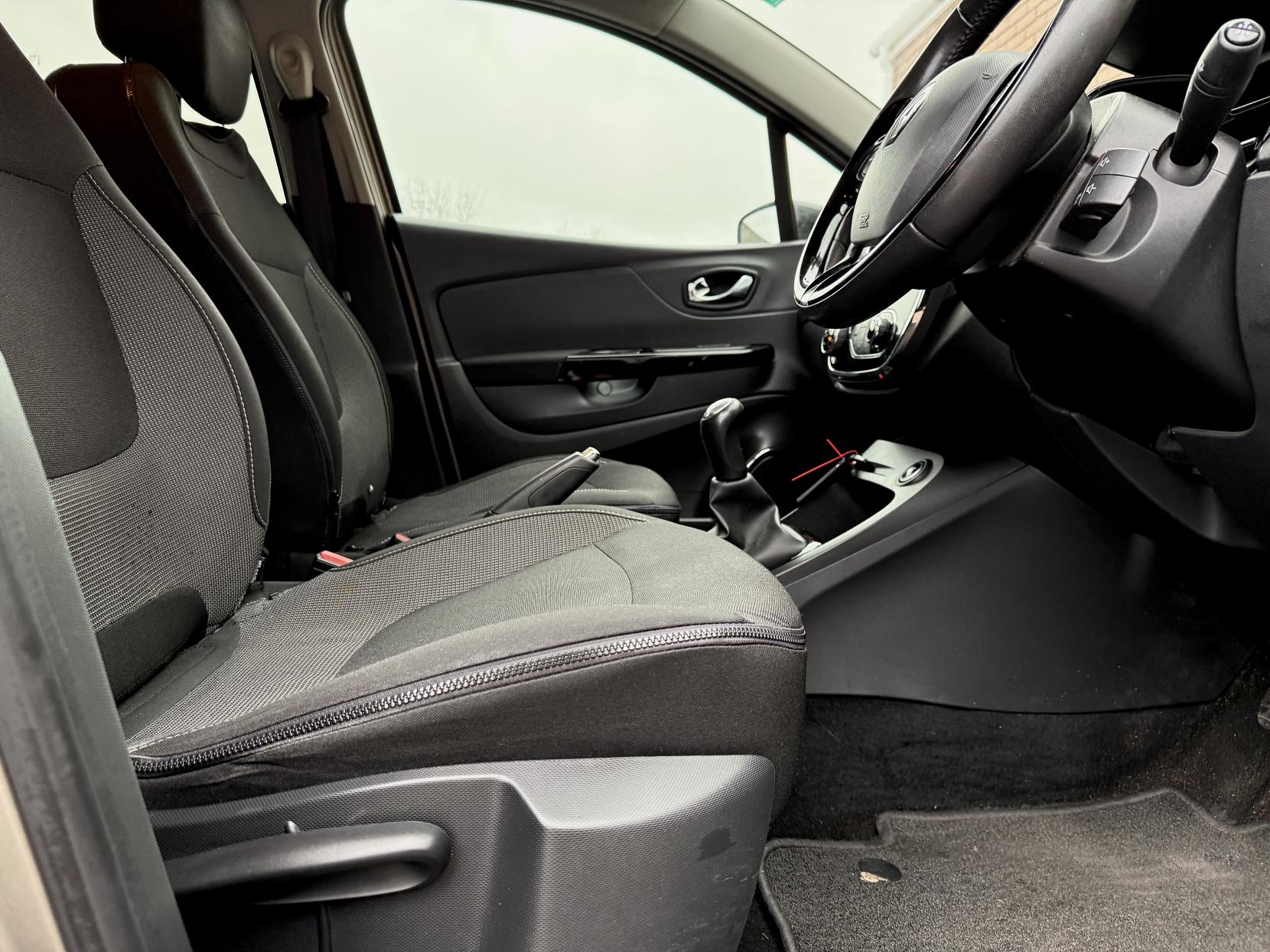 Renault Captur 1.5 dCi ENERGY Dynamique S MediaNav SUV 5dr Diesel Manual Euro 5 (s/s) (90 ps)