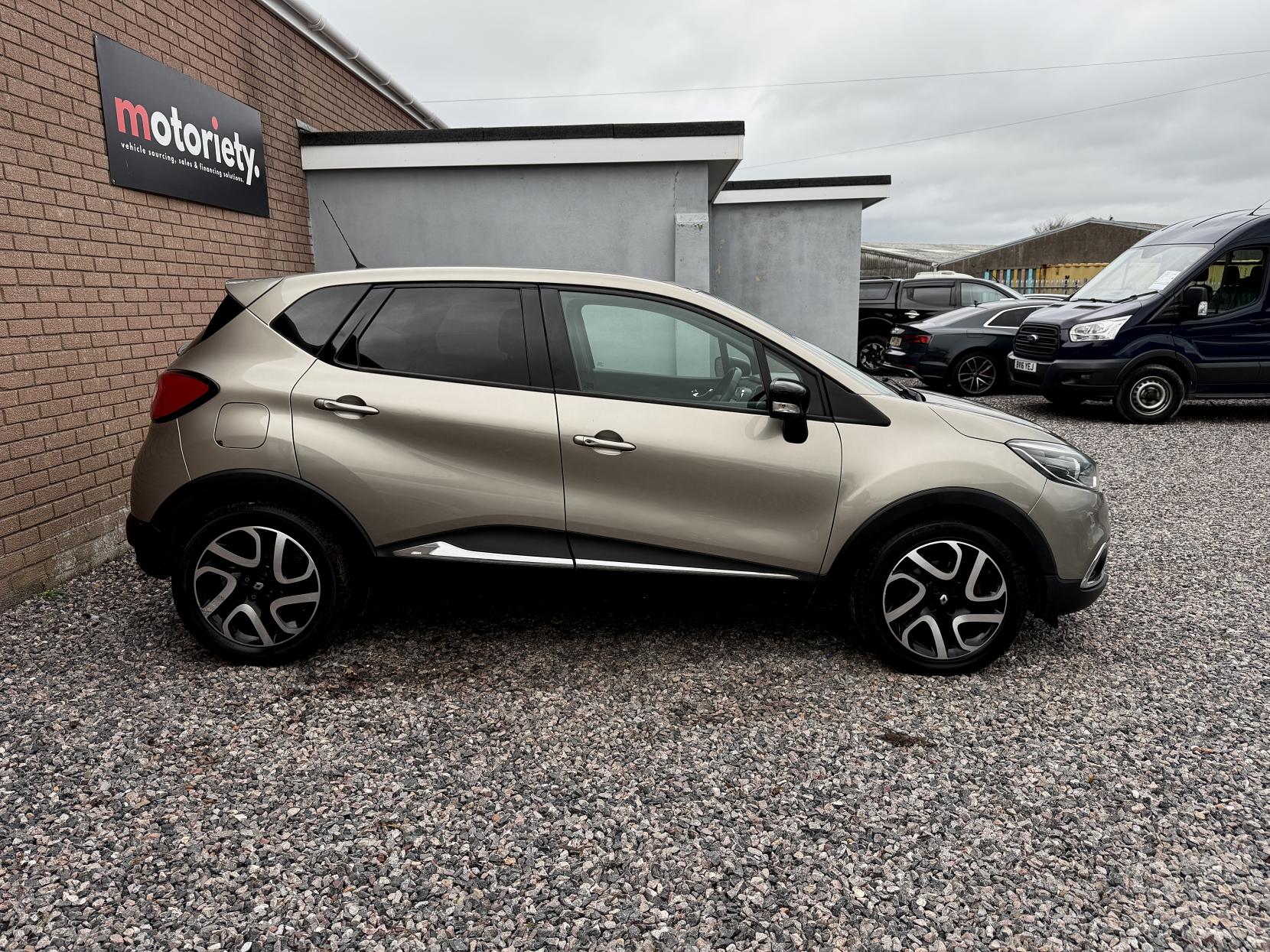 Renault Captur 1.5 dCi ENERGY Dynamique S MediaNav SUV 5dr Diesel Manual Euro 5 (s/s) (90 ps)