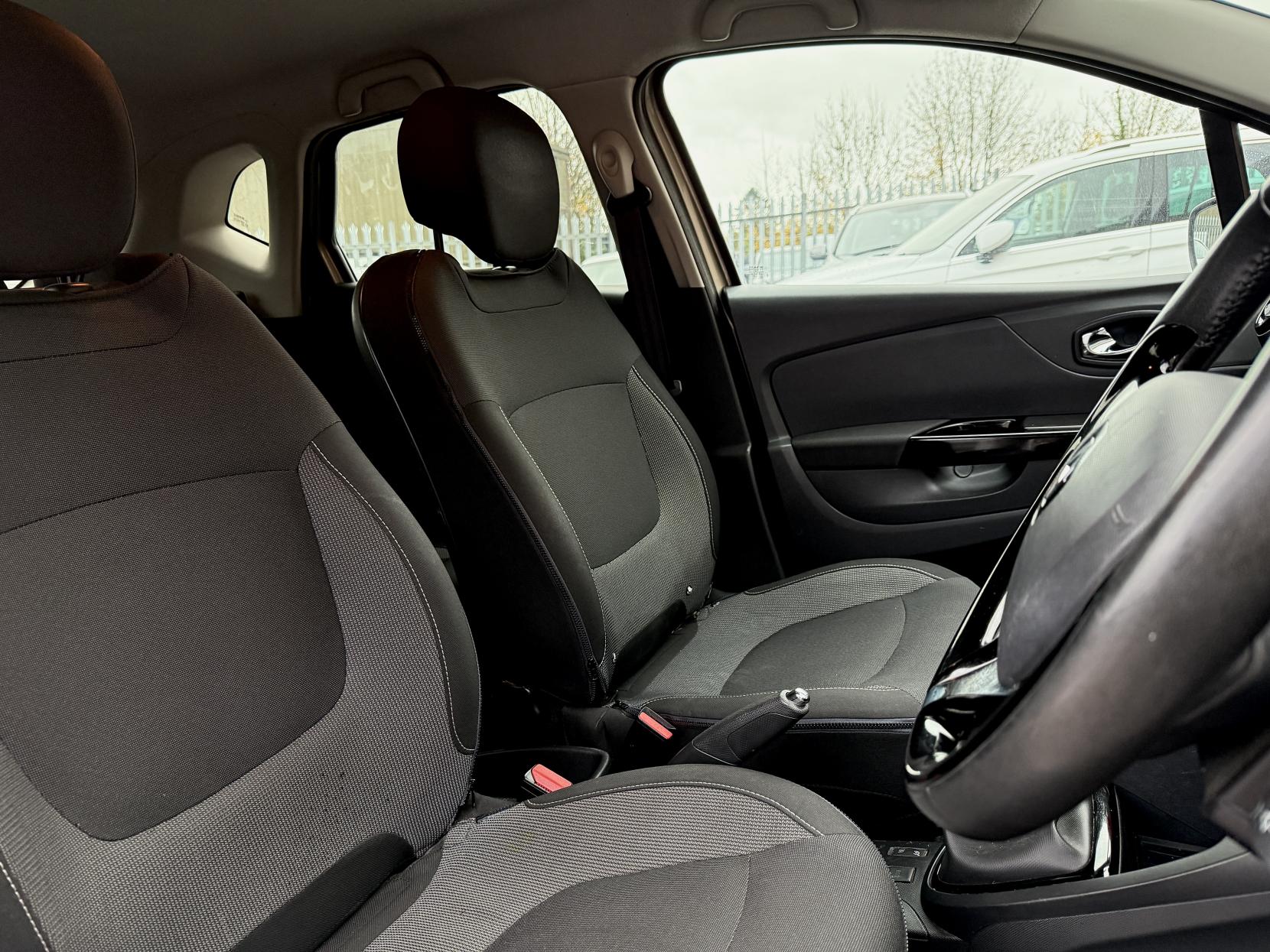 Renault Captur 1.5 dCi ENERGY Dynamique S MediaNav SUV 5dr Diesel Manual Euro 5 (s/s) (90 ps)