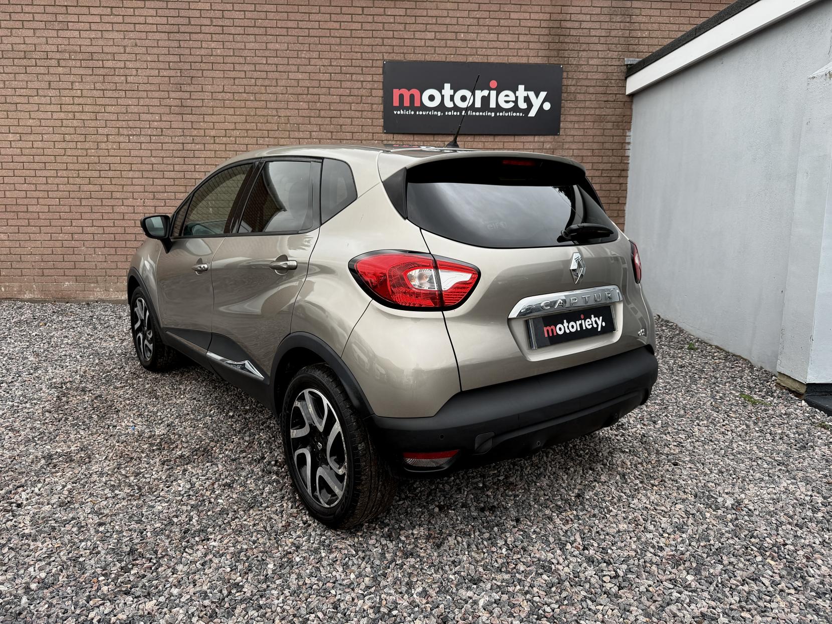 Renault Captur 1.5 dCi ENERGY Dynamique S MediaNav SUV 5dr Diesel Manual Euro 5 (s/s) (90 ps)