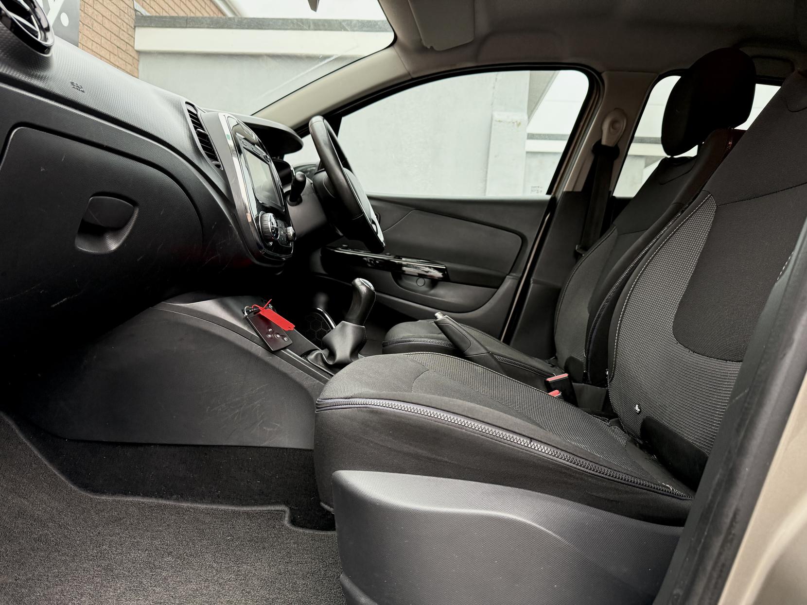 Renault Captur 1.5 dCi ENERGY Dynamique S MediaNav SUV 5dr Diesel Manual Euro 5 (s/s) (90 ps)