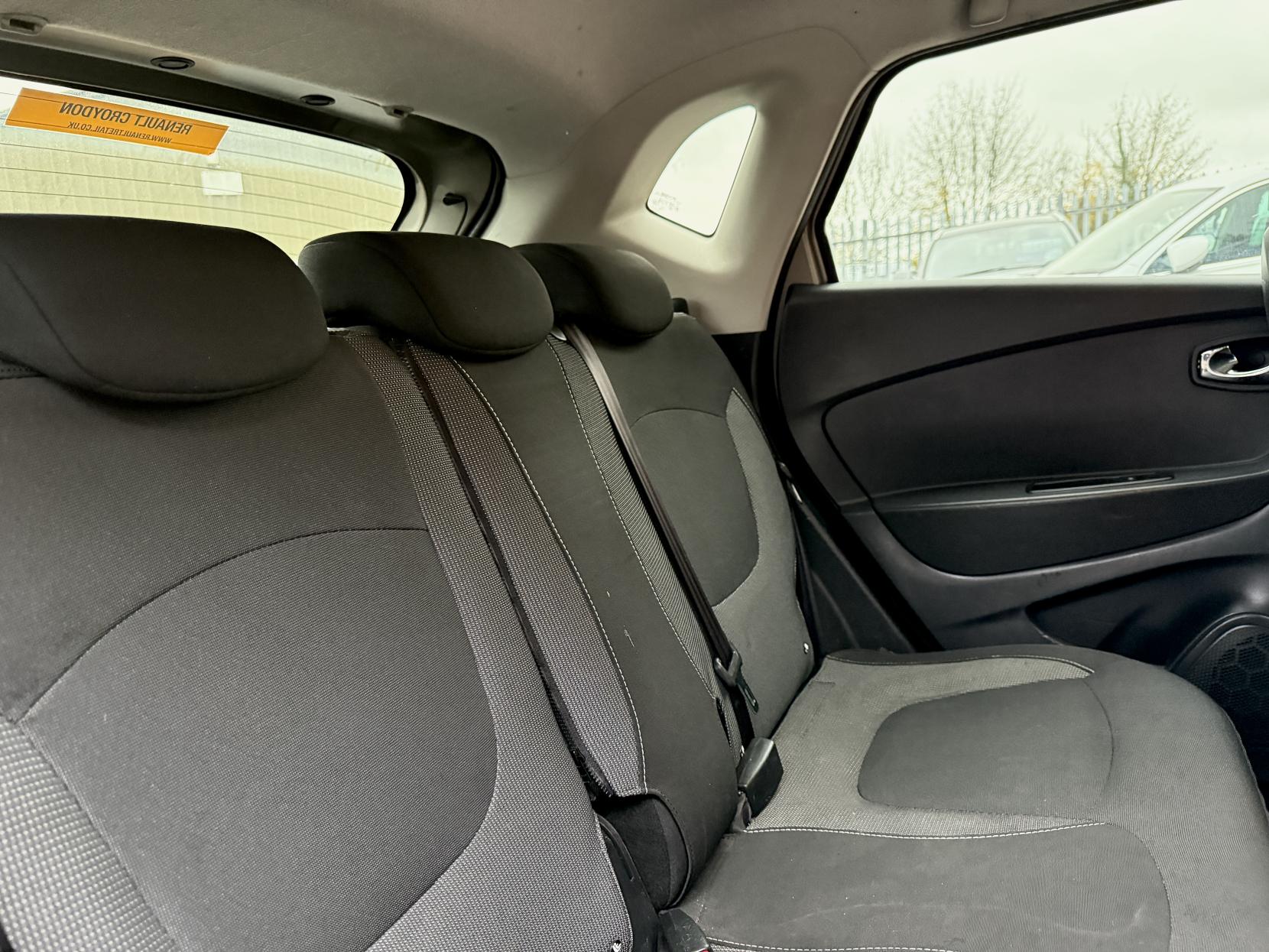 Renault Captur 1.5 dCi ENERGY Dynamique S MediaNav SUV 5dr Diesel Manual Euro 5 (s/s) (90 ps)