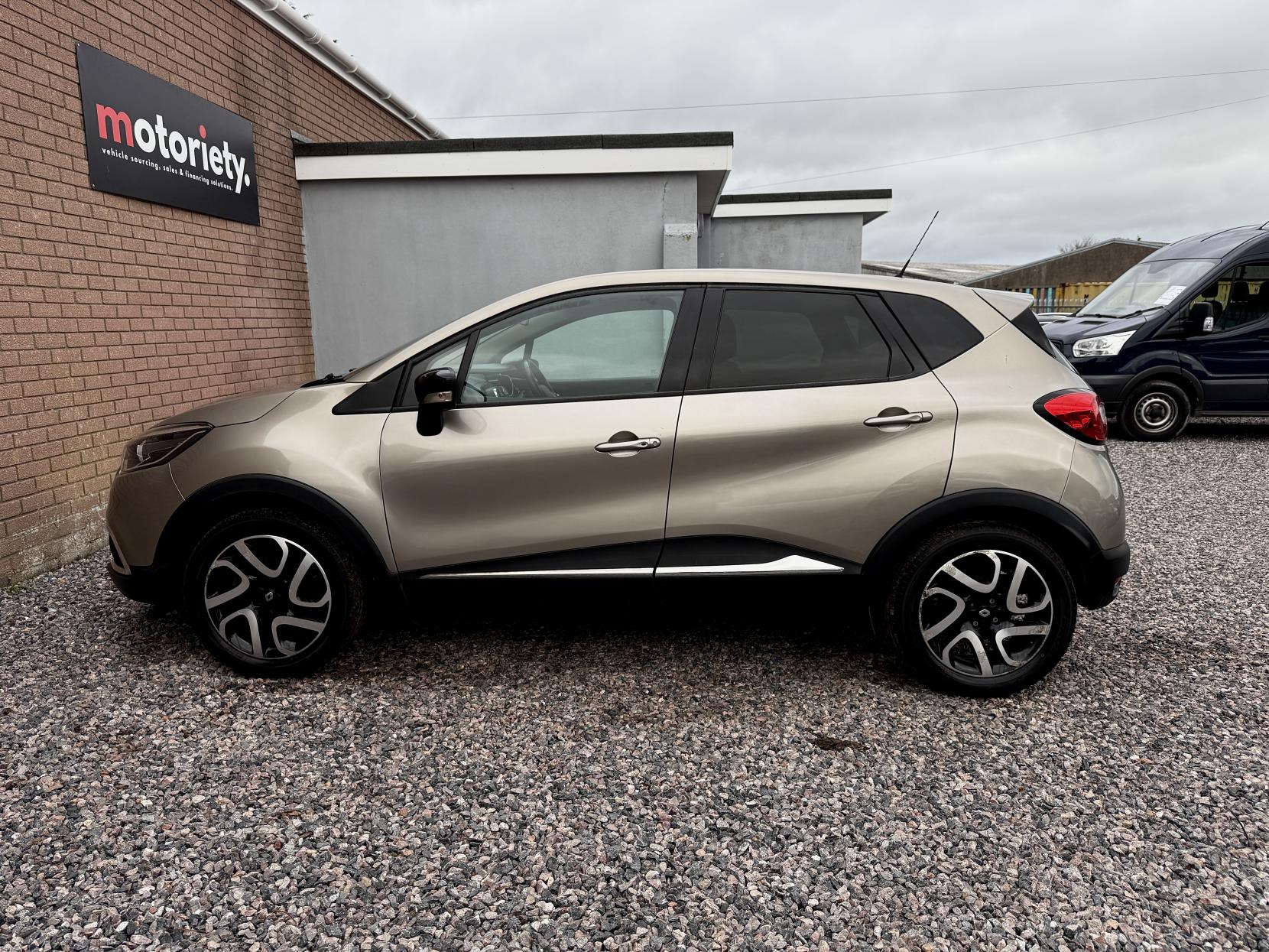 Renault Captur 1.5 dCi ENERGY Dynamique S MediaNav SUV 5dr Diesel Manual Euro 5 (s/s) (90 ps)