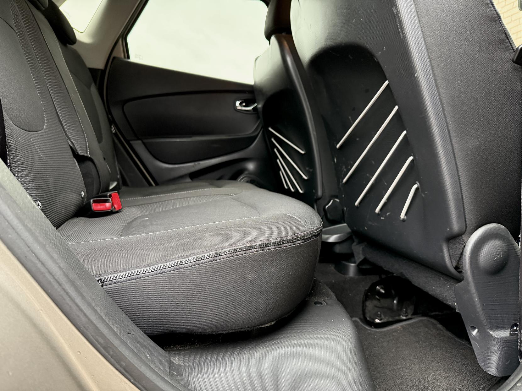 Renault Captur 1.5 dCi ENERGY Dynamique S MediaNav SUV 5dr Diesel Manual Euro 5 (s/s) (90 ps)