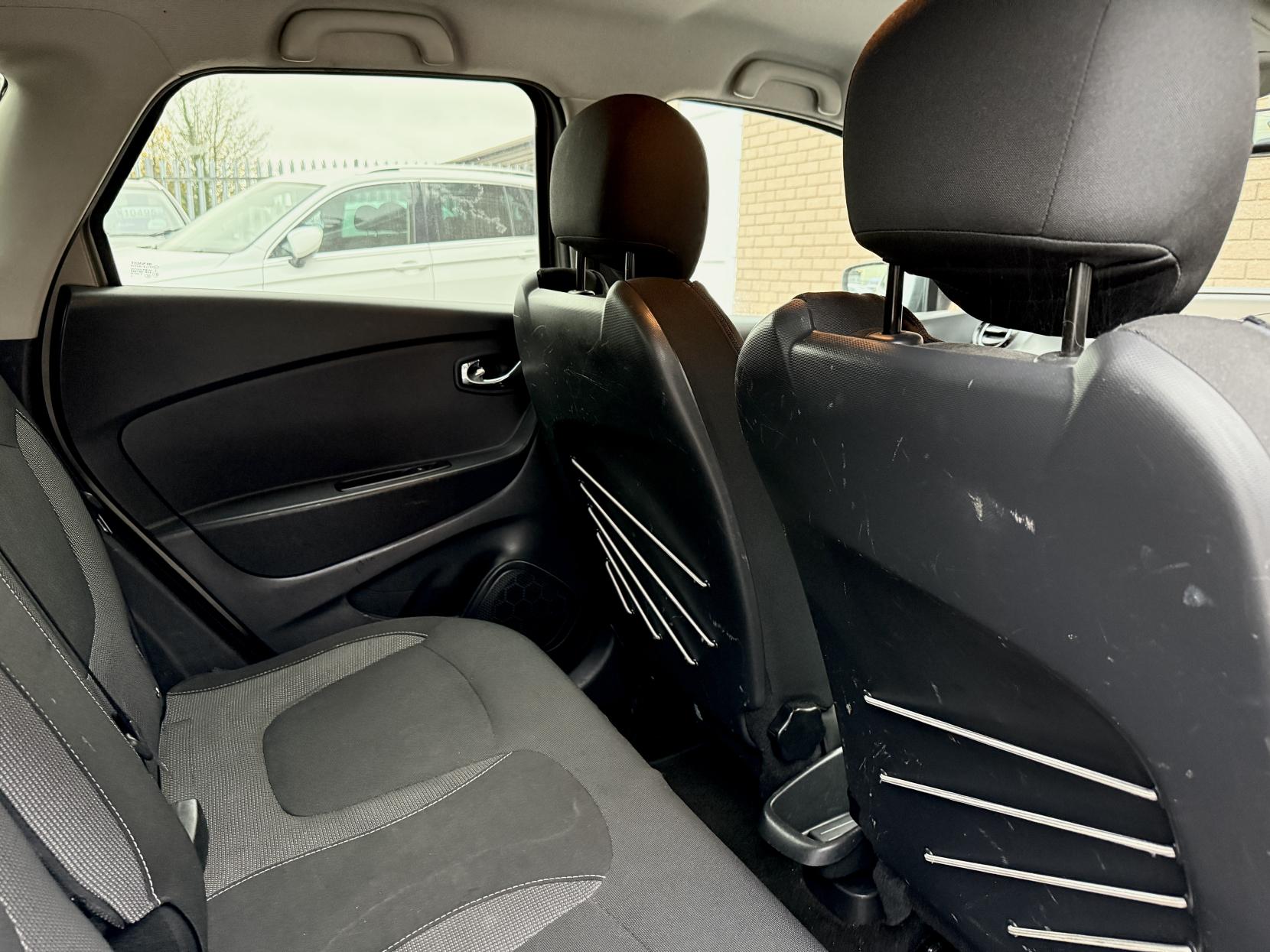 Renault Captur 1.5 dCi ENERGY Dynamique S MediaNav SUV 5dr Diesel Manual Euro 5 (s/s) (90 ps)