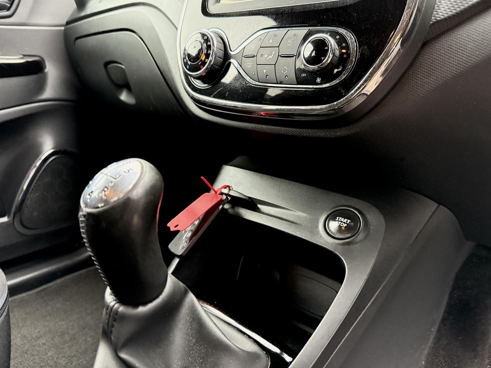 Renault Captur 1.5 dCi ENERGY Dynamique S MediaNav SUV 5dr Diesel Manual Euro 5 (s/s) (90 ps)