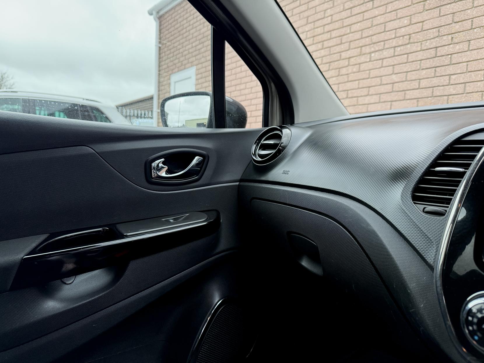 Renault Captur 1.5 dCi ENERGY Dynamique S MediaNav SUV 5dr Diesel Manual Euro 5 (s/s) (90 ps)