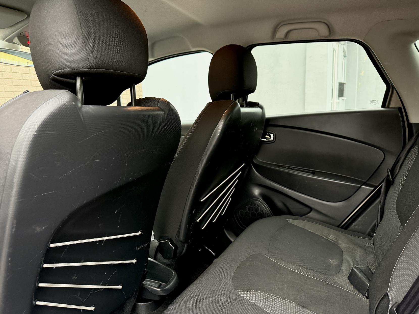 Renault Captur 1.5 dCi ENERGY Dynamique S MediaNav SUV 5dr Diesel Manual Euro 5 (s/s) (90 ps)