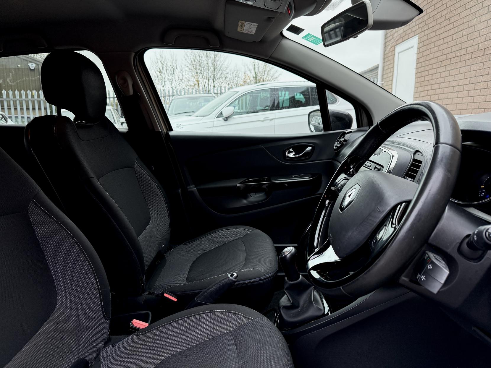 Renault Captur 1.5 dCi ENERGY Dynamique S MediaNav SUV 5dr Diesel Manual Euro 5 (s/s) (90 ps)