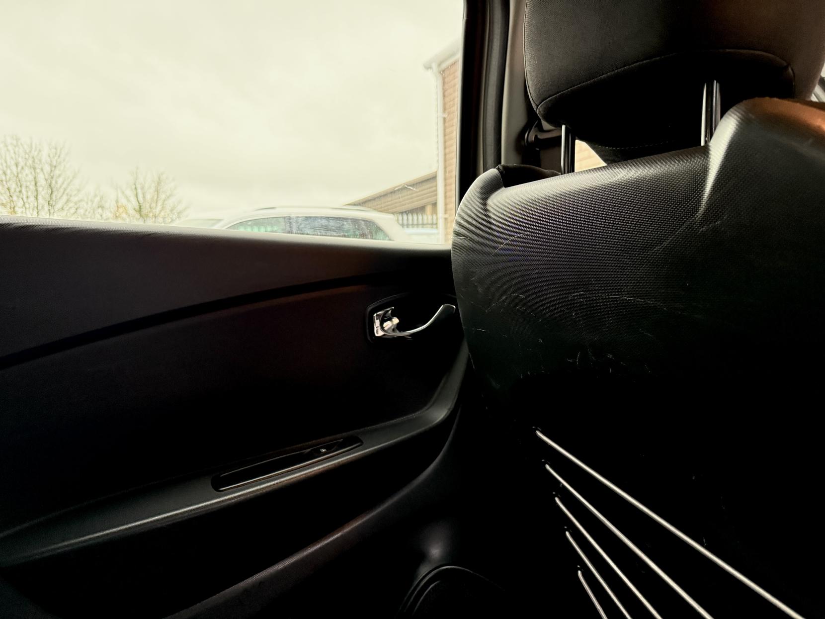 Renault Captur 1.5 dCi ENERGY Dynamique S MediaNav SUV 5dr Diesel Manual Euro 5 (s/s) (90 ps)