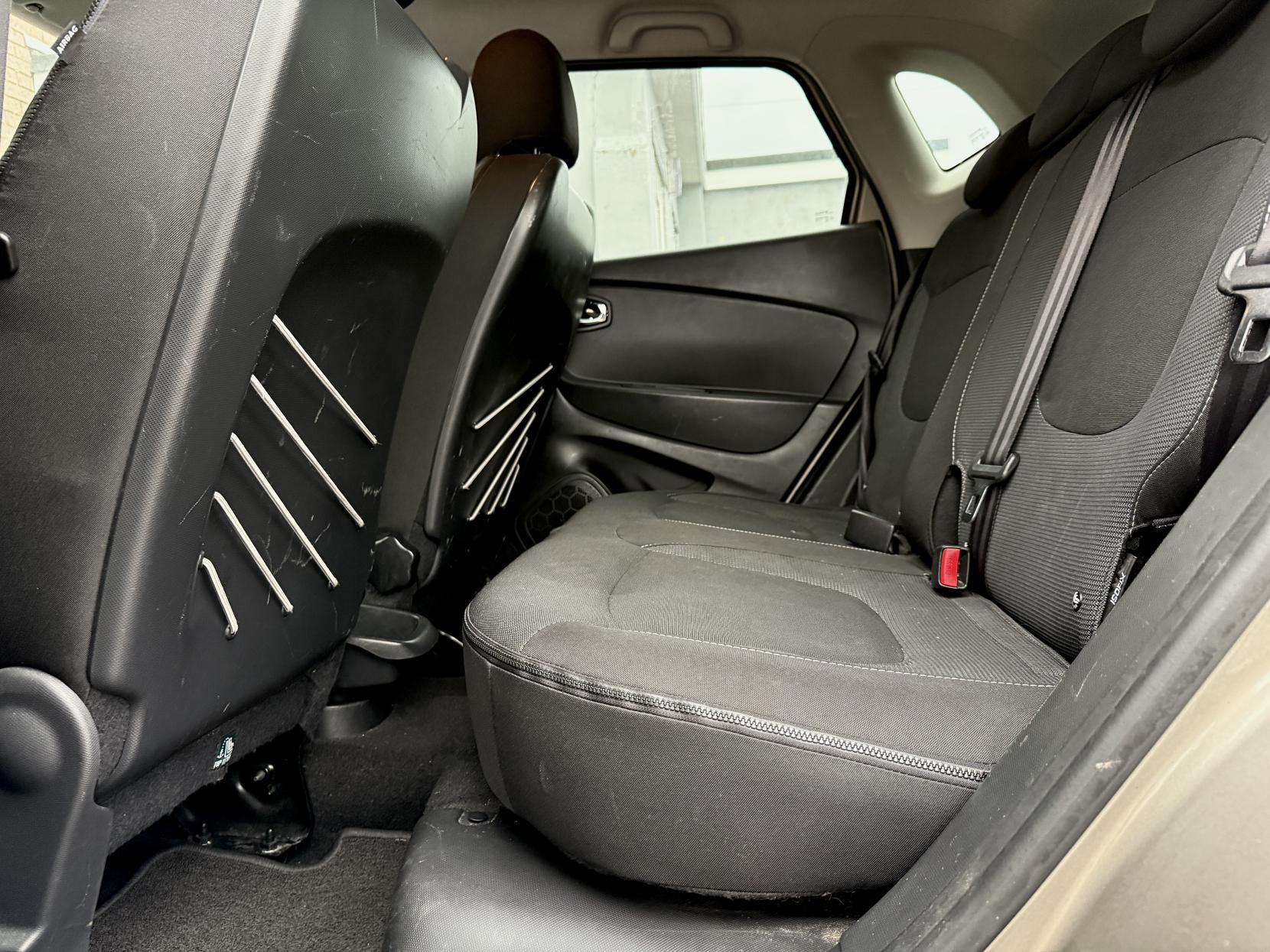 Renault Captur 1.5 dCi ENERGY Dynamique S MediaNav SUV 5dr Diesel Manual Euro 5 (s/s) (90 ps)