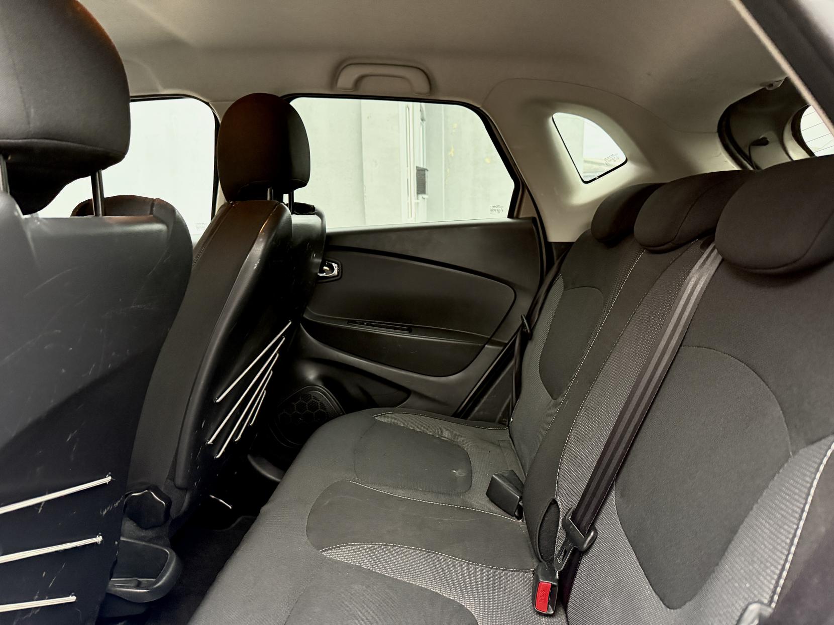 Renault Captur 1.5 dCi ENERGY Dynamique S MediaNav SUV 5dr Diesel Manual Euro 5 (s/s) (90 ps)