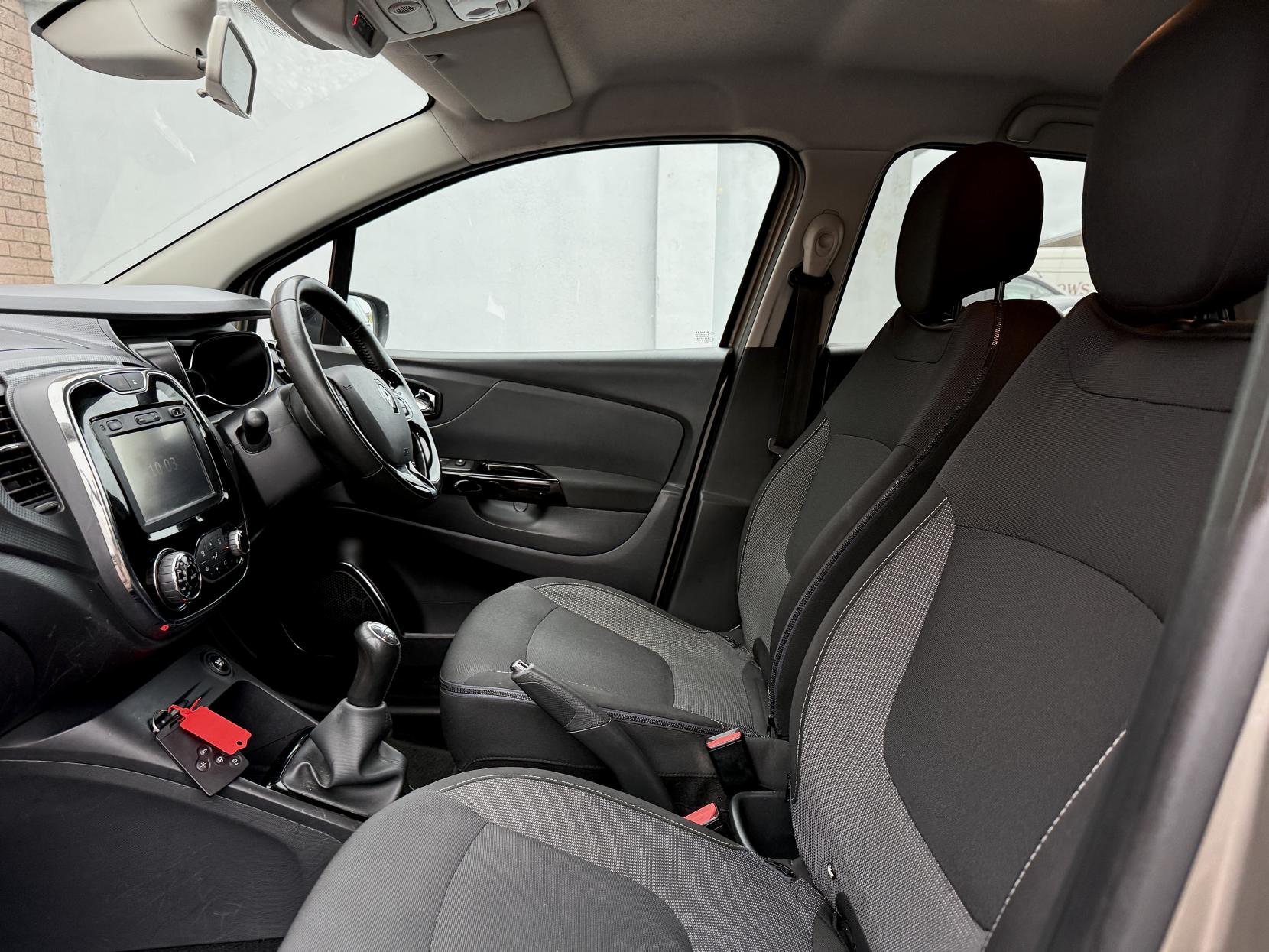 Renault Captur 1.5 dCi ENERGY Dynamique S MediaNav SUV 5dr Diesel Manual Euro 5 (s/s) (90 ps)