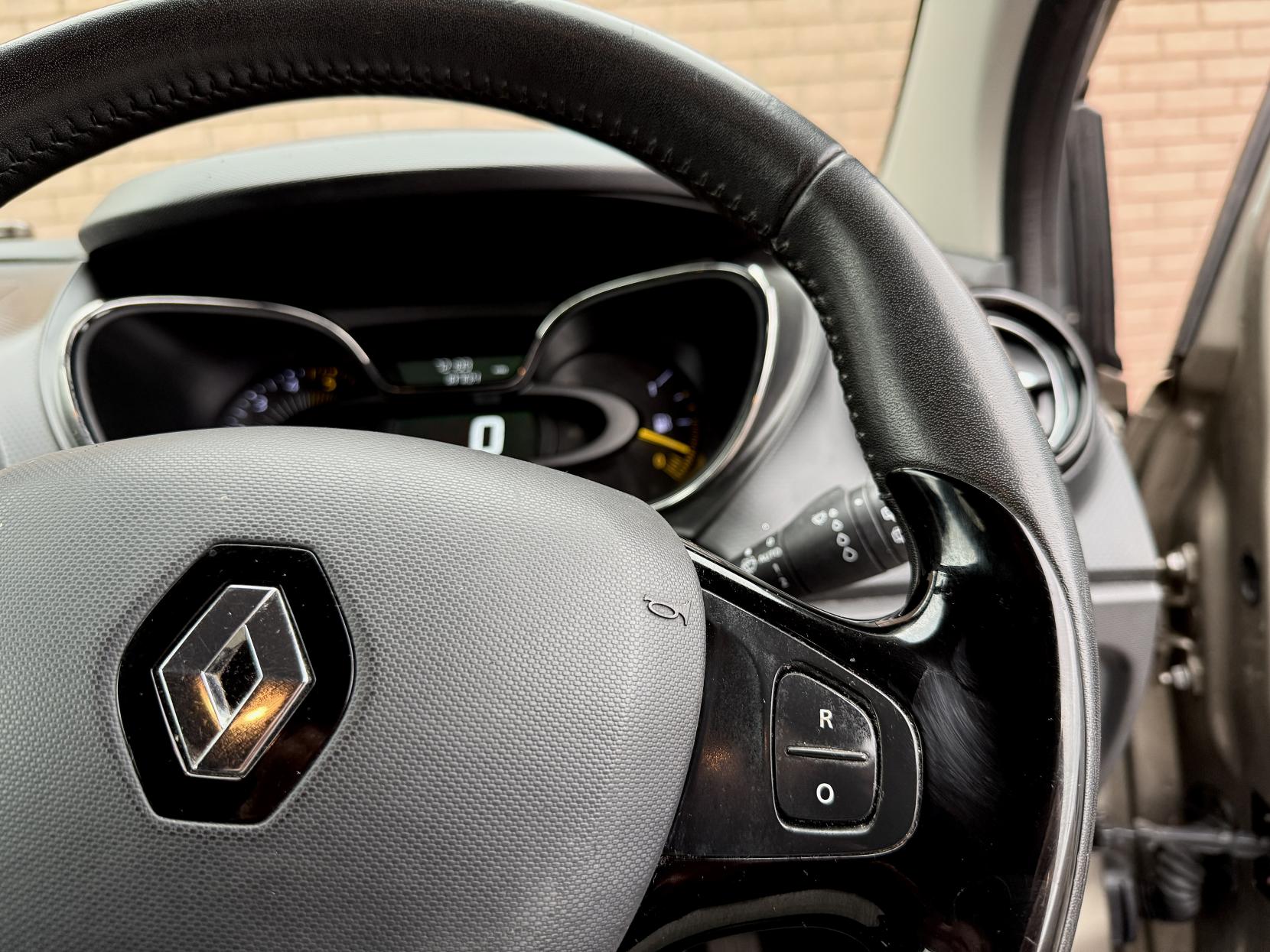 Renault Captur 1.5 dCi ENERGY Dynamique S MediaNav SUV 5dr Diesel Manual Euro 5 (s/s) (90 ps)