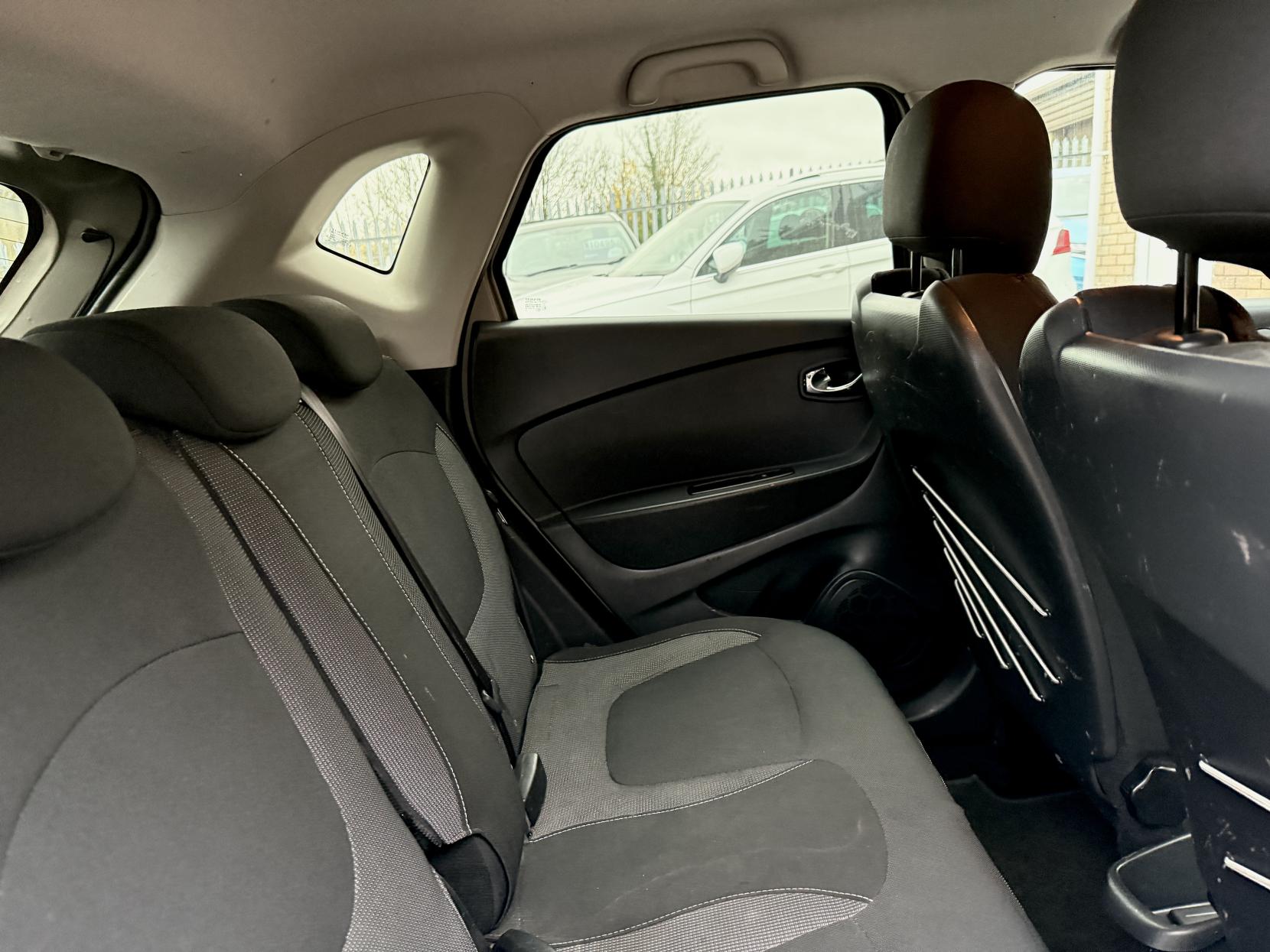 Renault Captur 1.5 dCi ENERGY Dynamique S MediaNav SUV 5dr Diesel Manual Euro 5 (s/s) (90 ps)